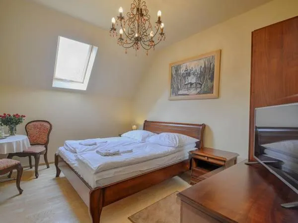 Photo of the whole room, Bed in Victoria Cecchini