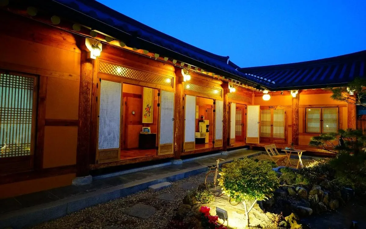 Jeonju Hanok Maeul Sukbak Sarang Gadeuk