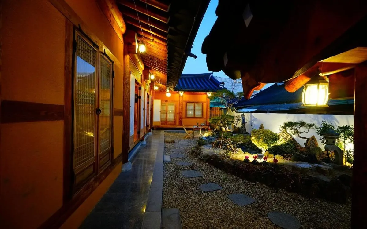 Jeonju Hanok Maeul Sukbak Sarang Gadeuk