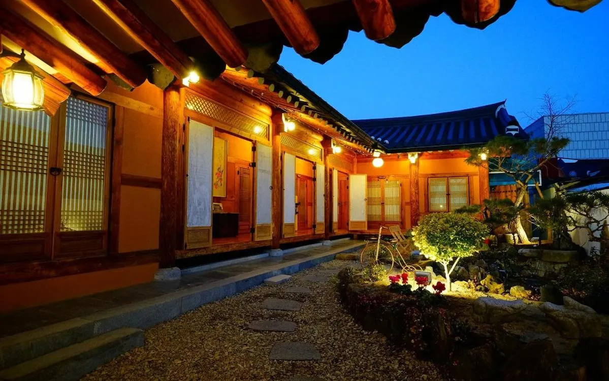 Jeonju Hanok Maeul Sukbak Sarang Gadeuk