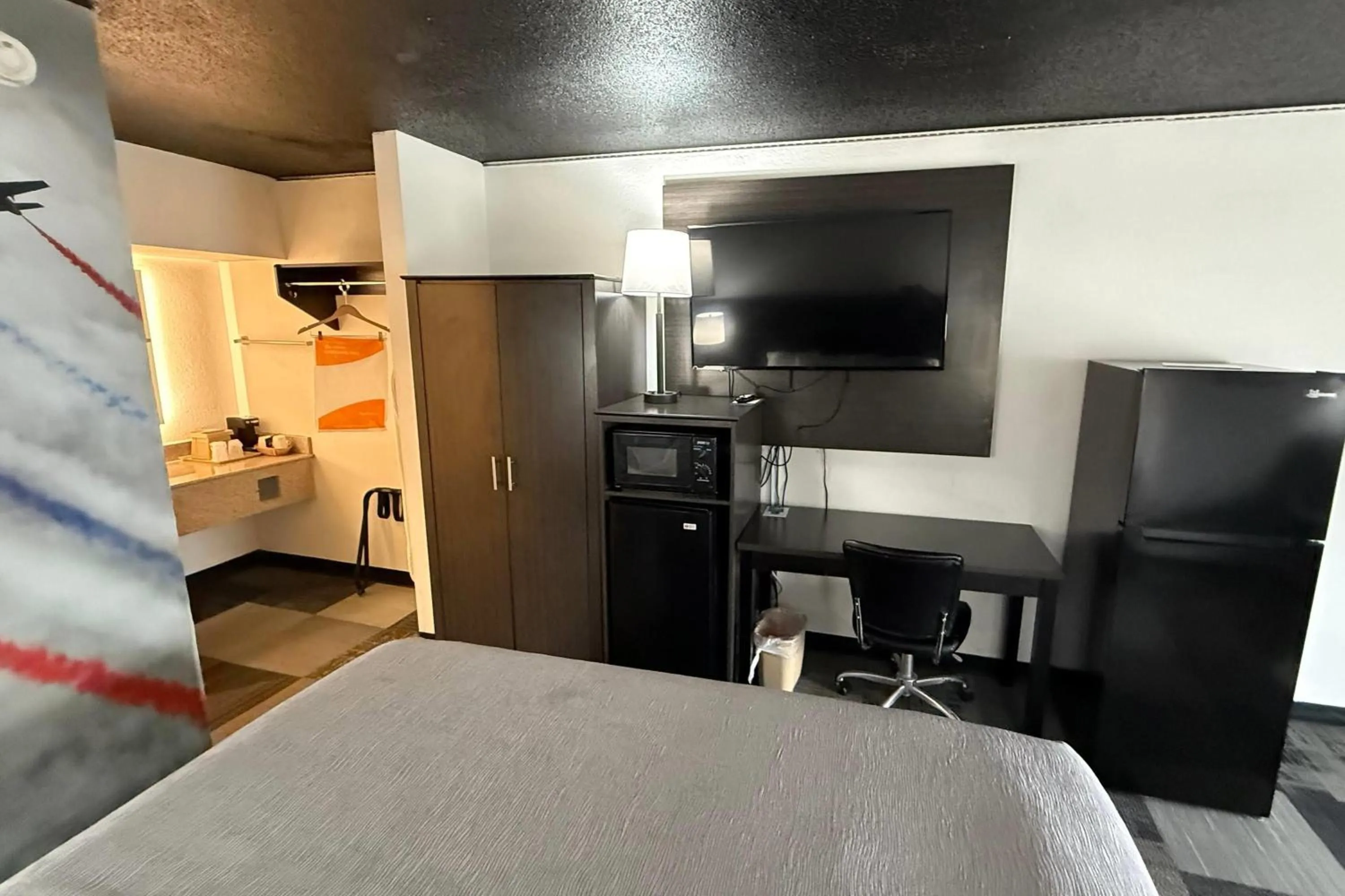 Photo of the whole room, Bed in Eglin Extended Stay Hotel, a Howard Johnson by Wyndham