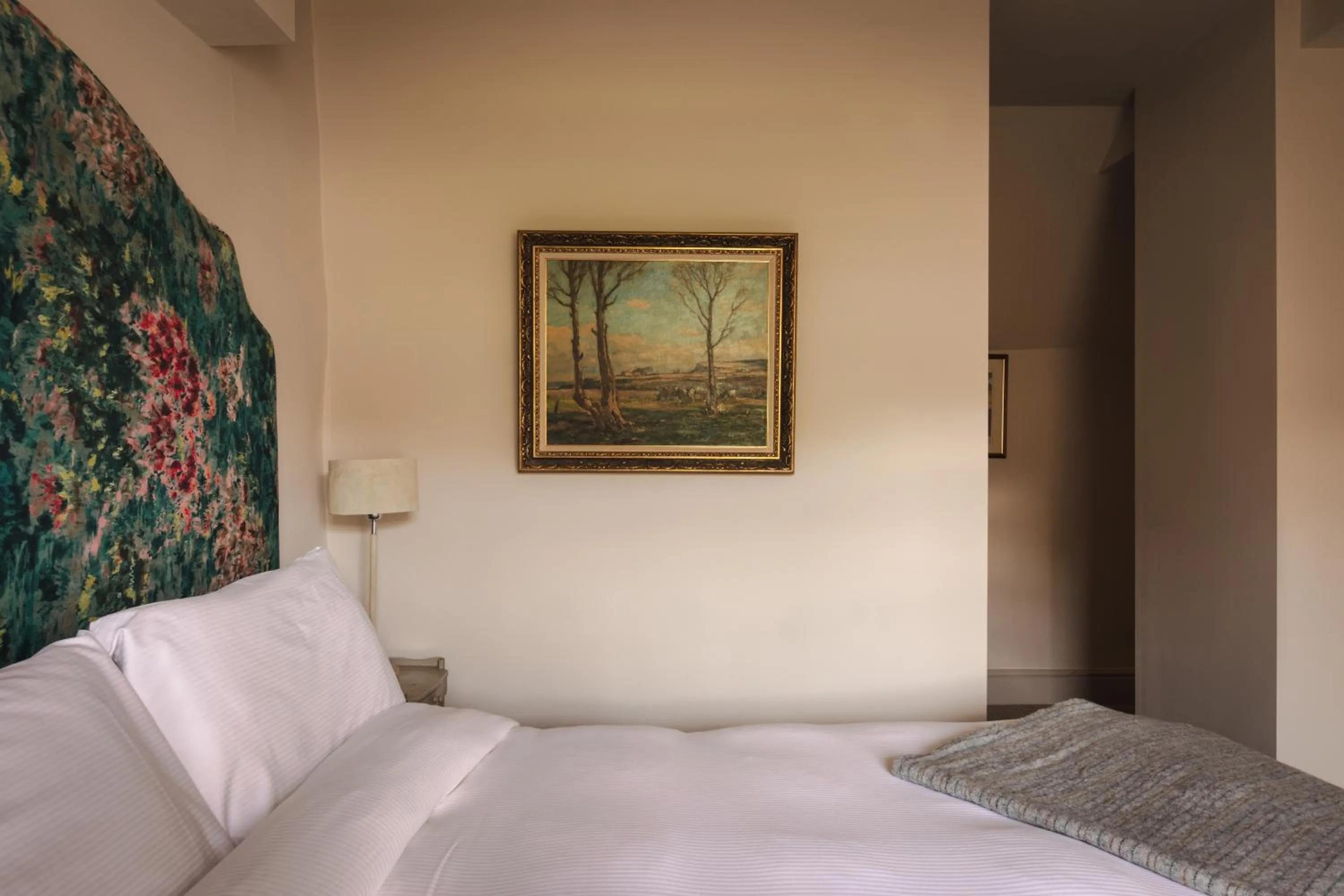 Bedroom, Bed in The Pilsley Inn - Chatsworth