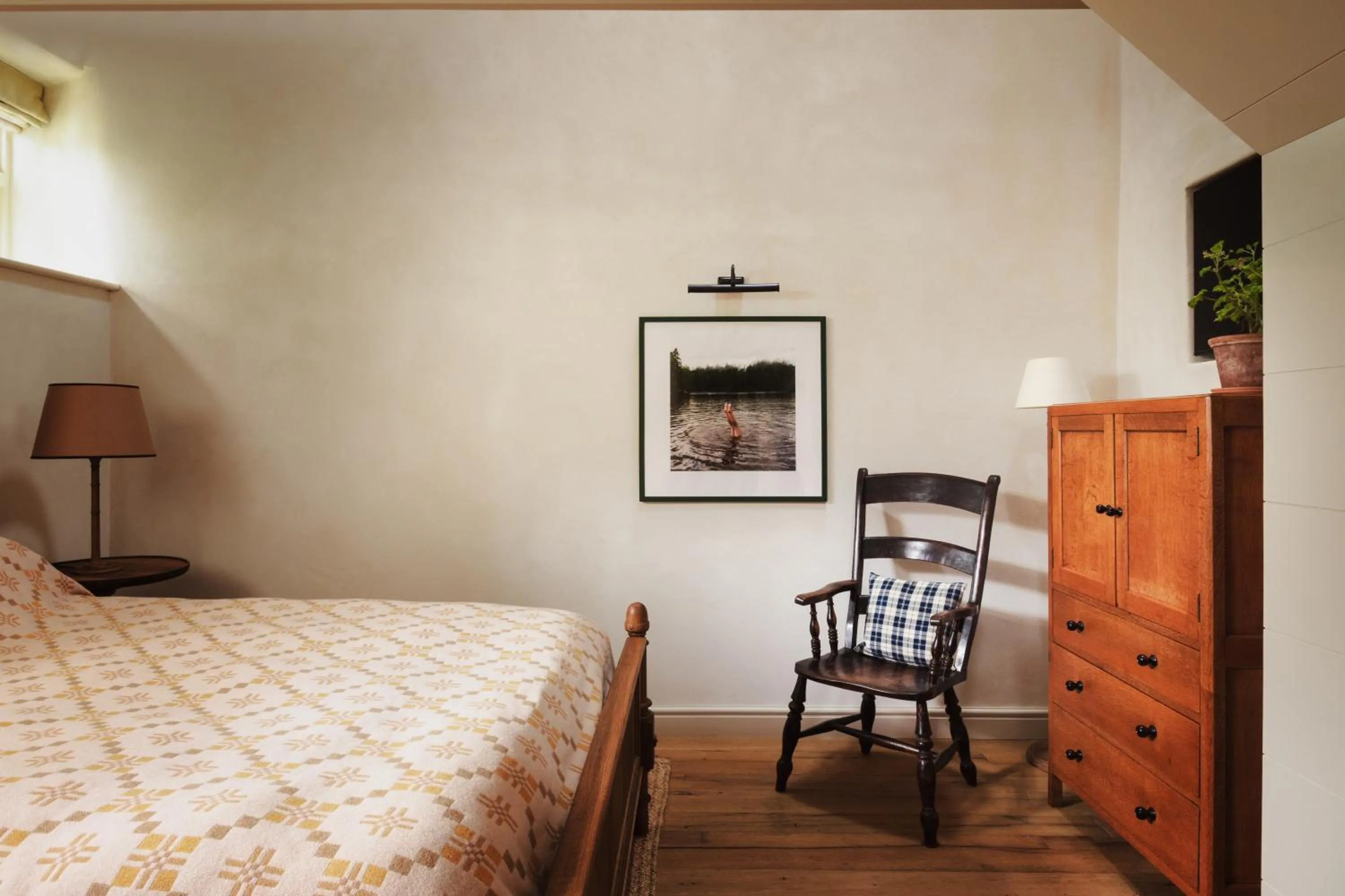 Bedroom, Bed in The Pilsley Inn - Chatsworth