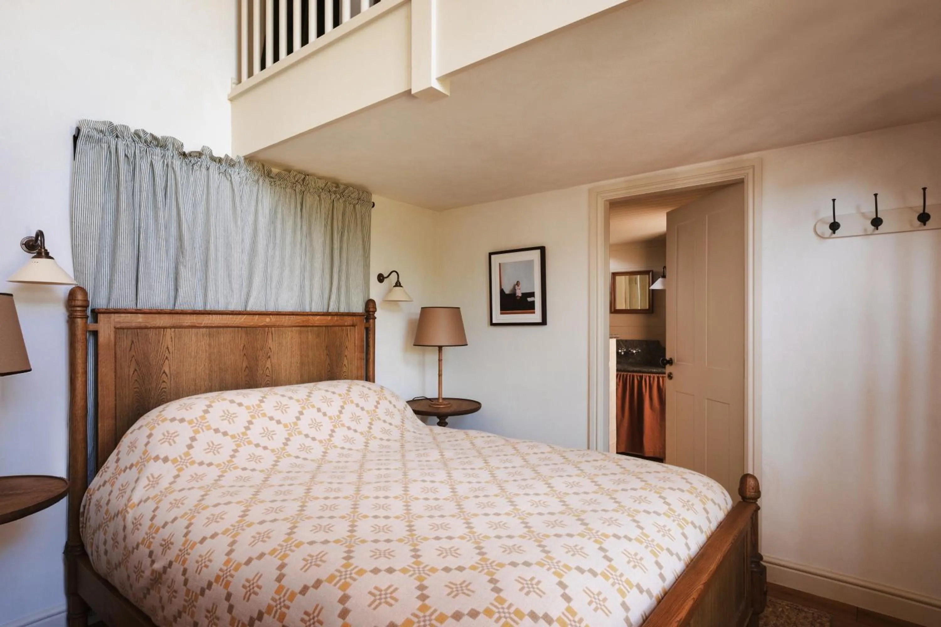 Bed in The Pilsley Inn - Chatsworth