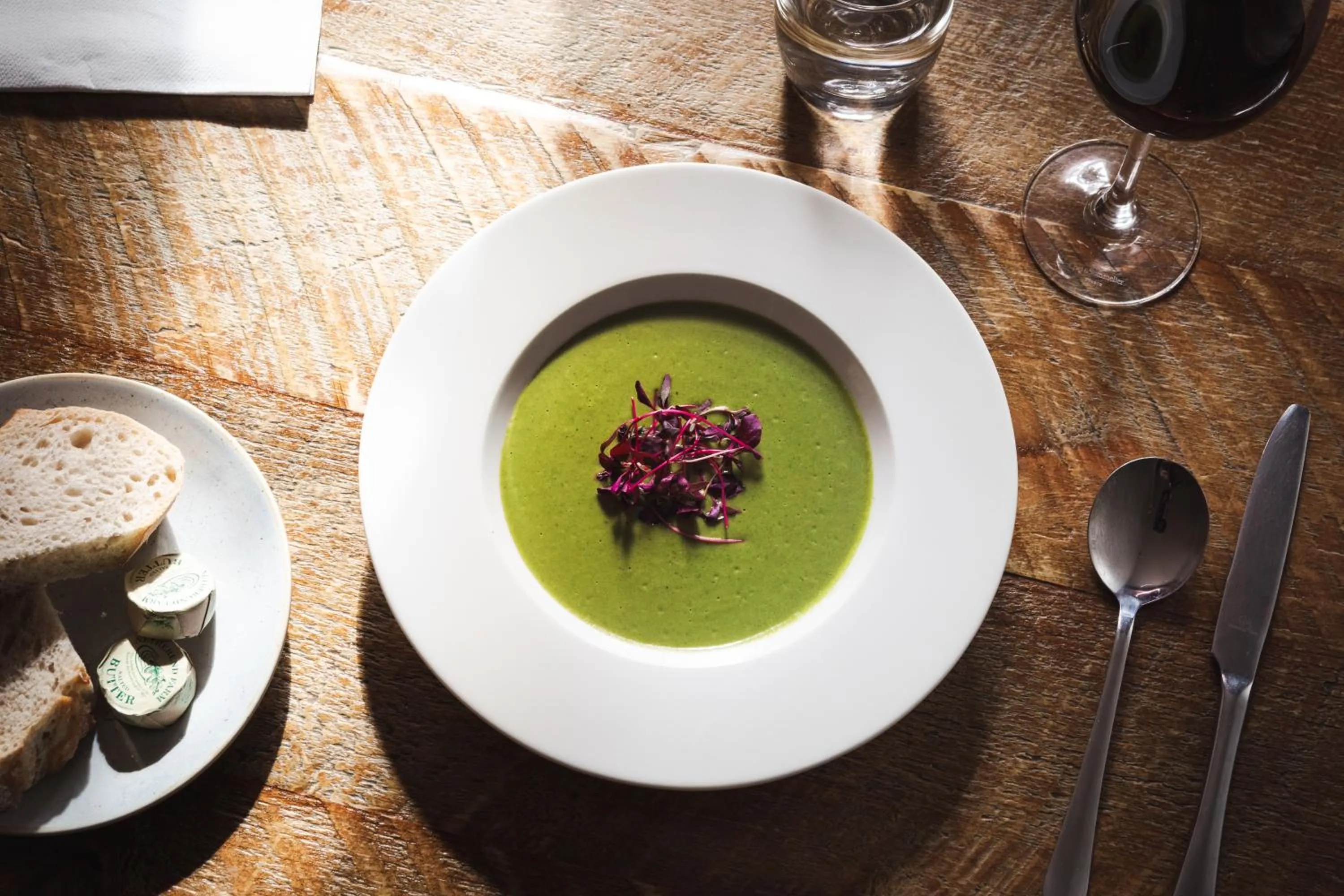 Food and drinks in The Pilsley Inn - Chatsworth