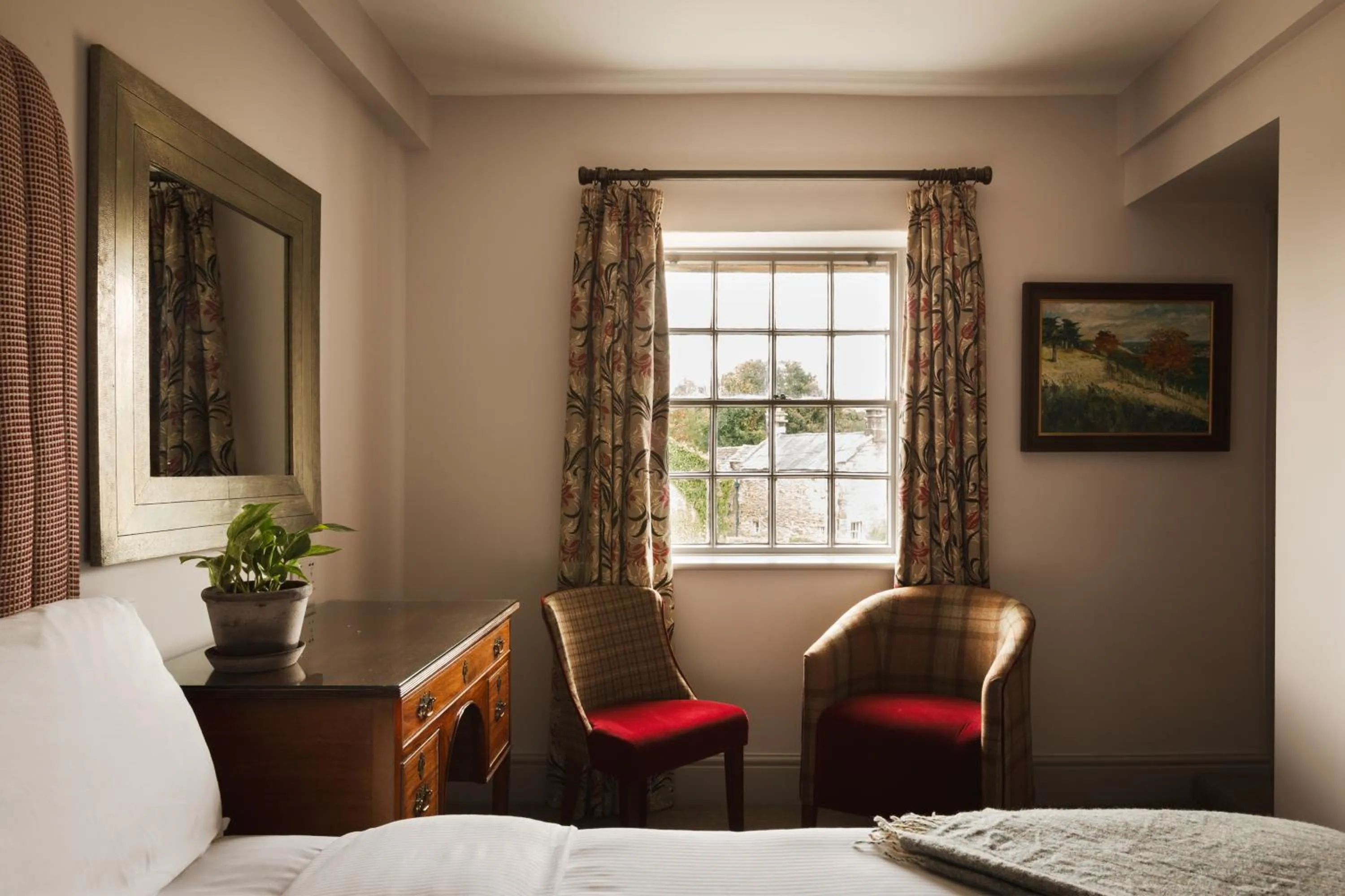 Bedroom, Bed in The Pilsley Inn - Chatsworth