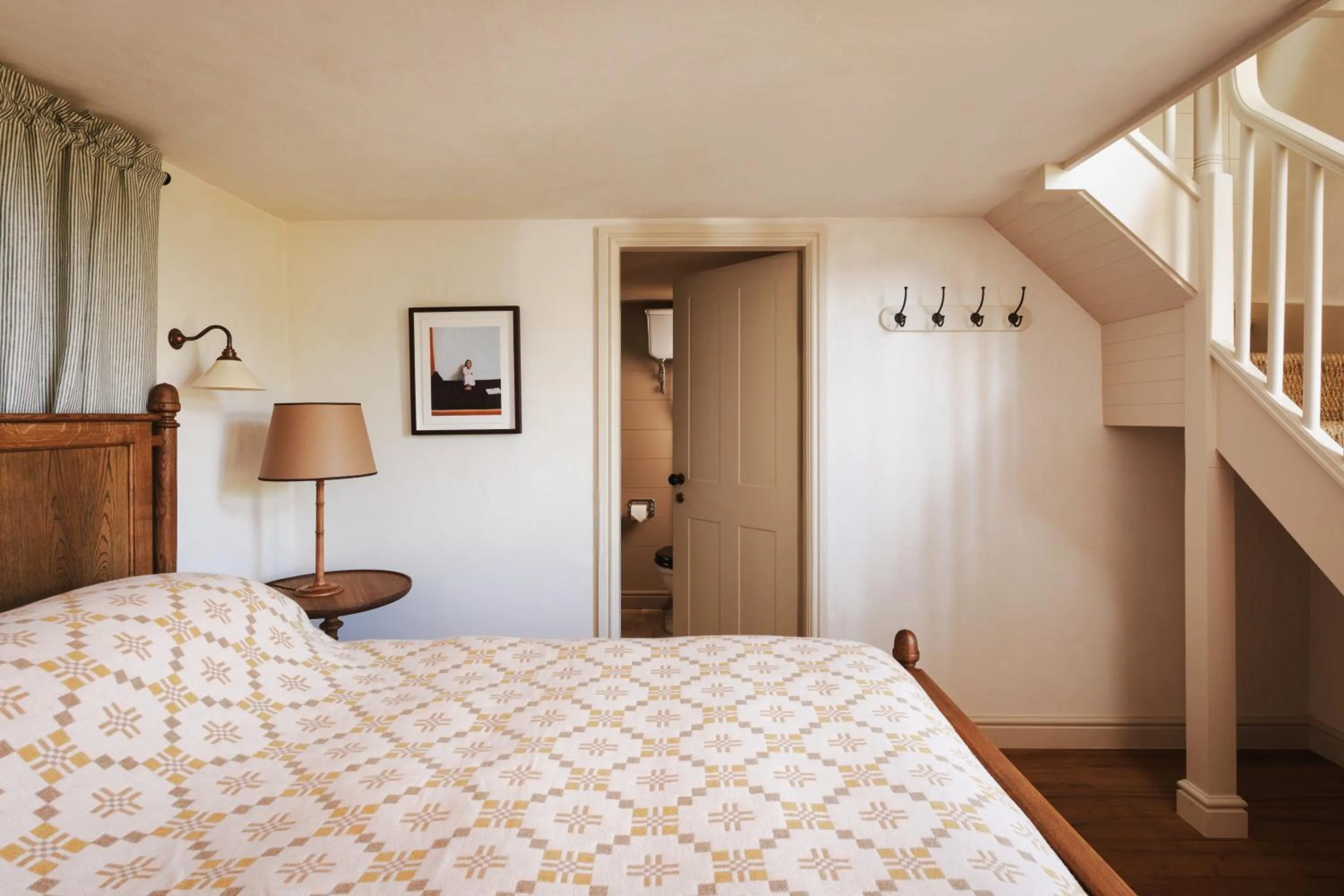 Bedroom, Bed in The Pilsley Inn - Chatsworth