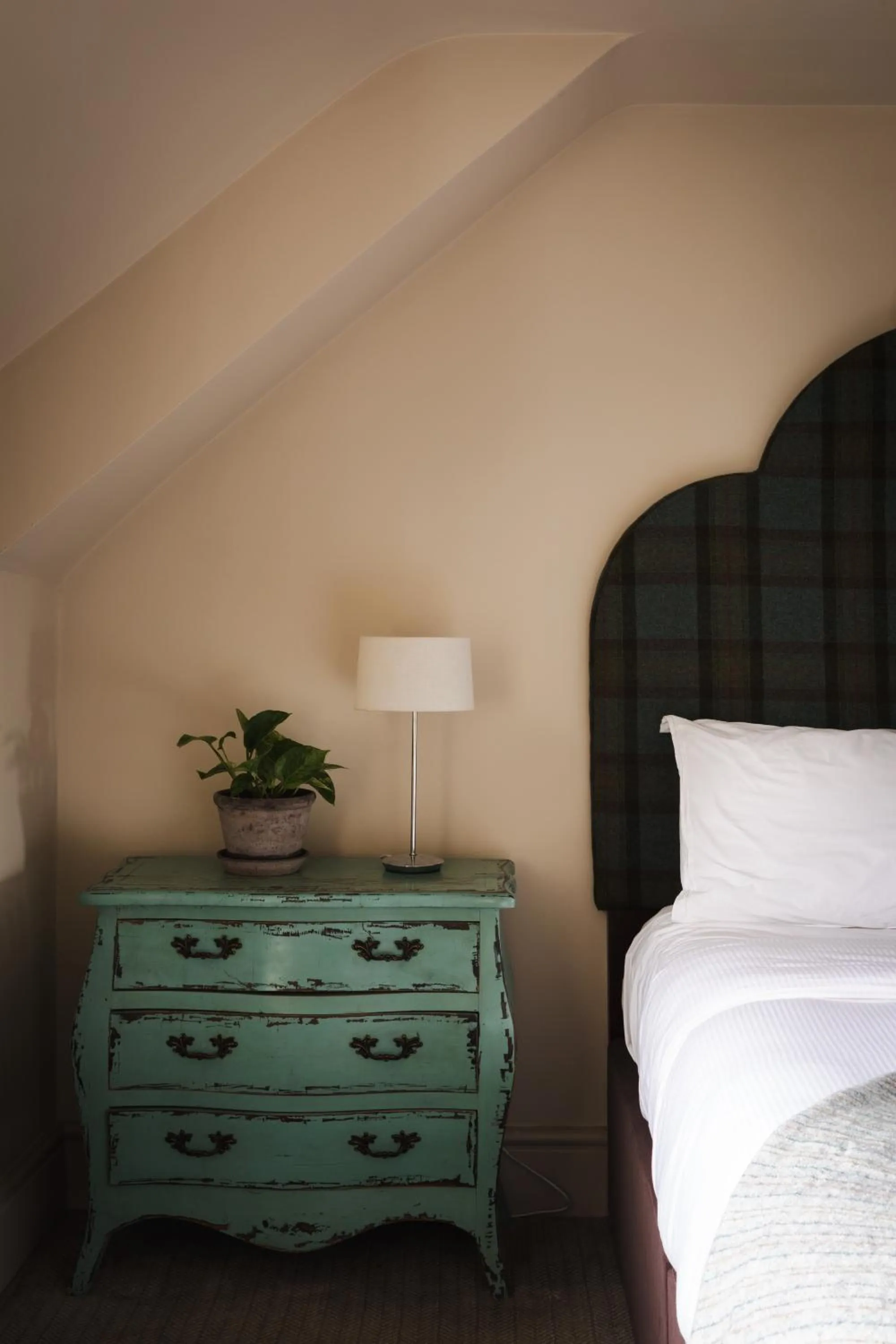 Bed in The Pilsley Inn - Chatsworth