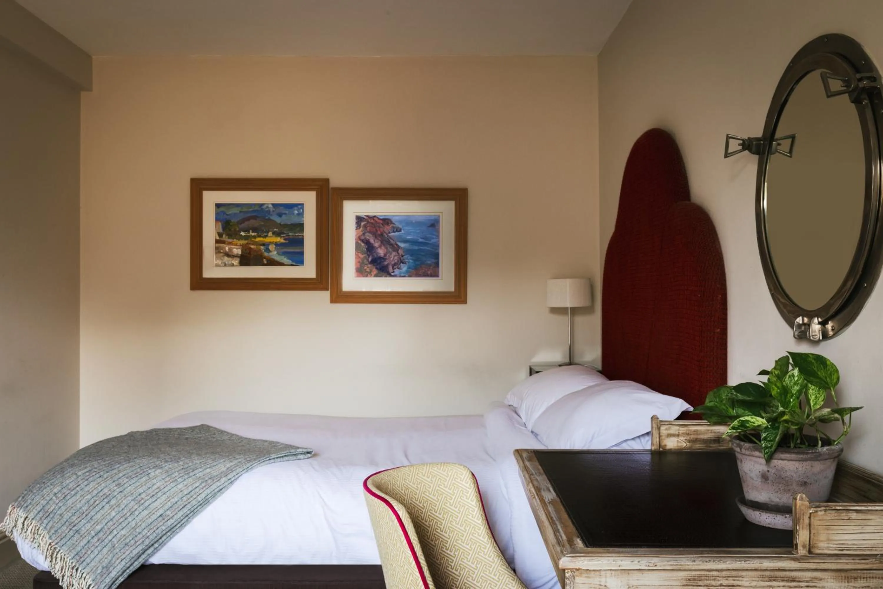 Bedroom, Bed in The Pilsley Inn - Chatsworth