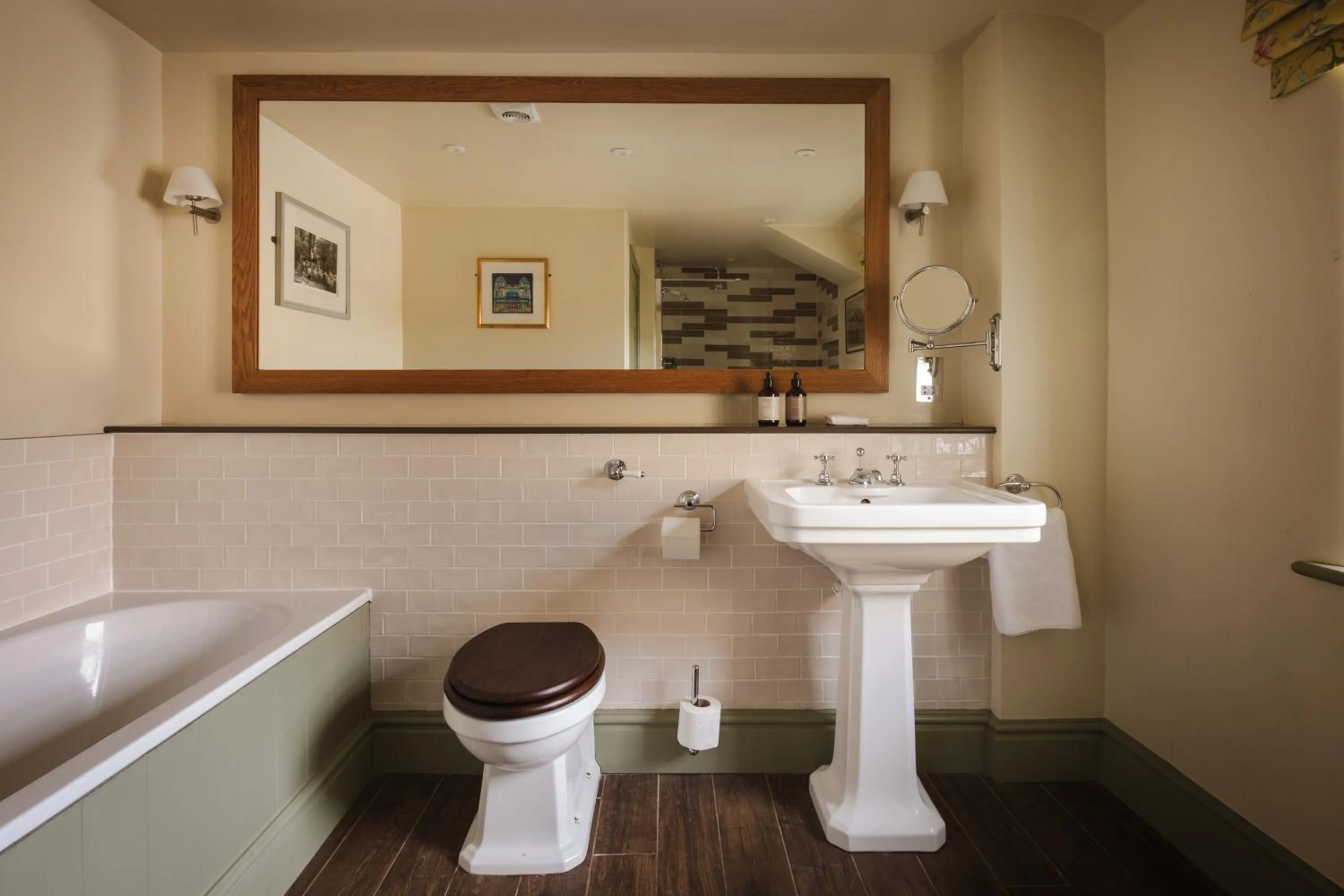 Bathroom in The Pilsley Inn - Chatsworth