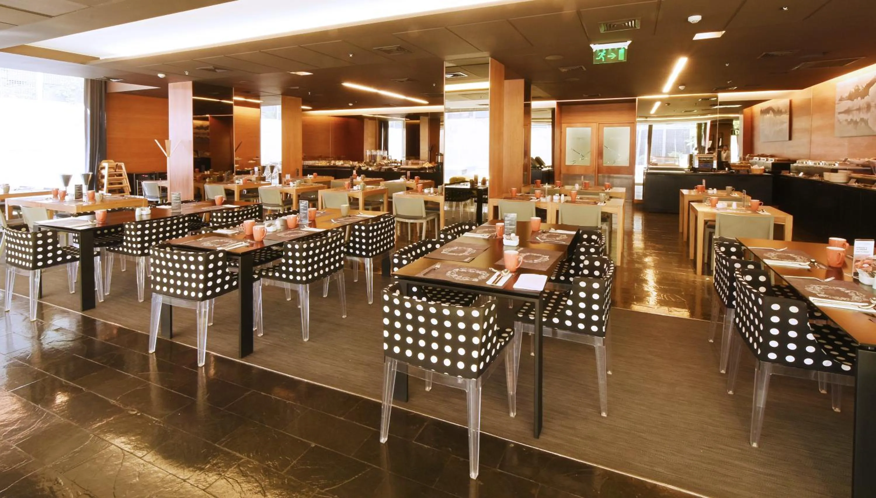 Restaurant/places to eat in Solace Hotel Santiago
