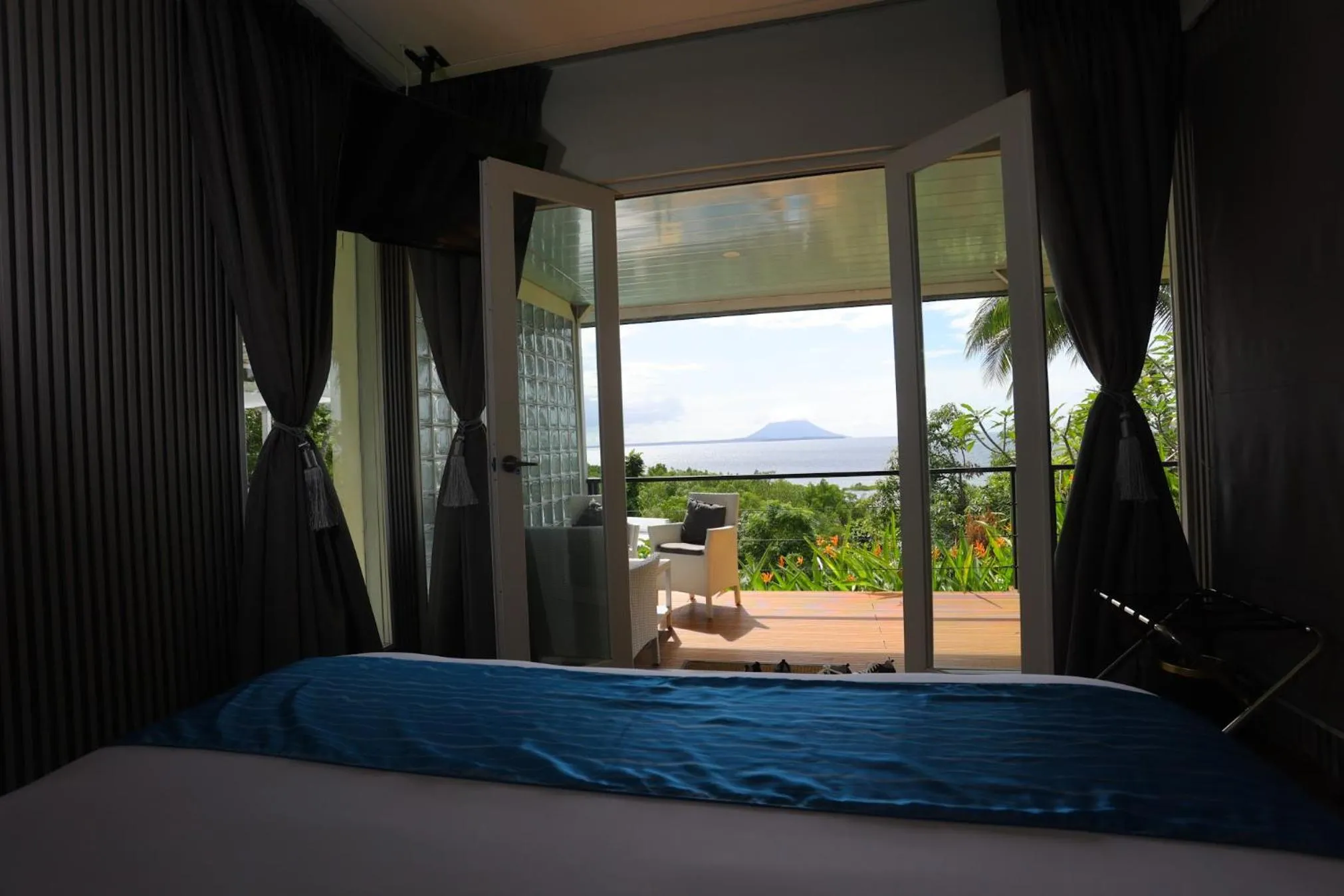 Sea view, Bed in Nayara Villa Desa Budo