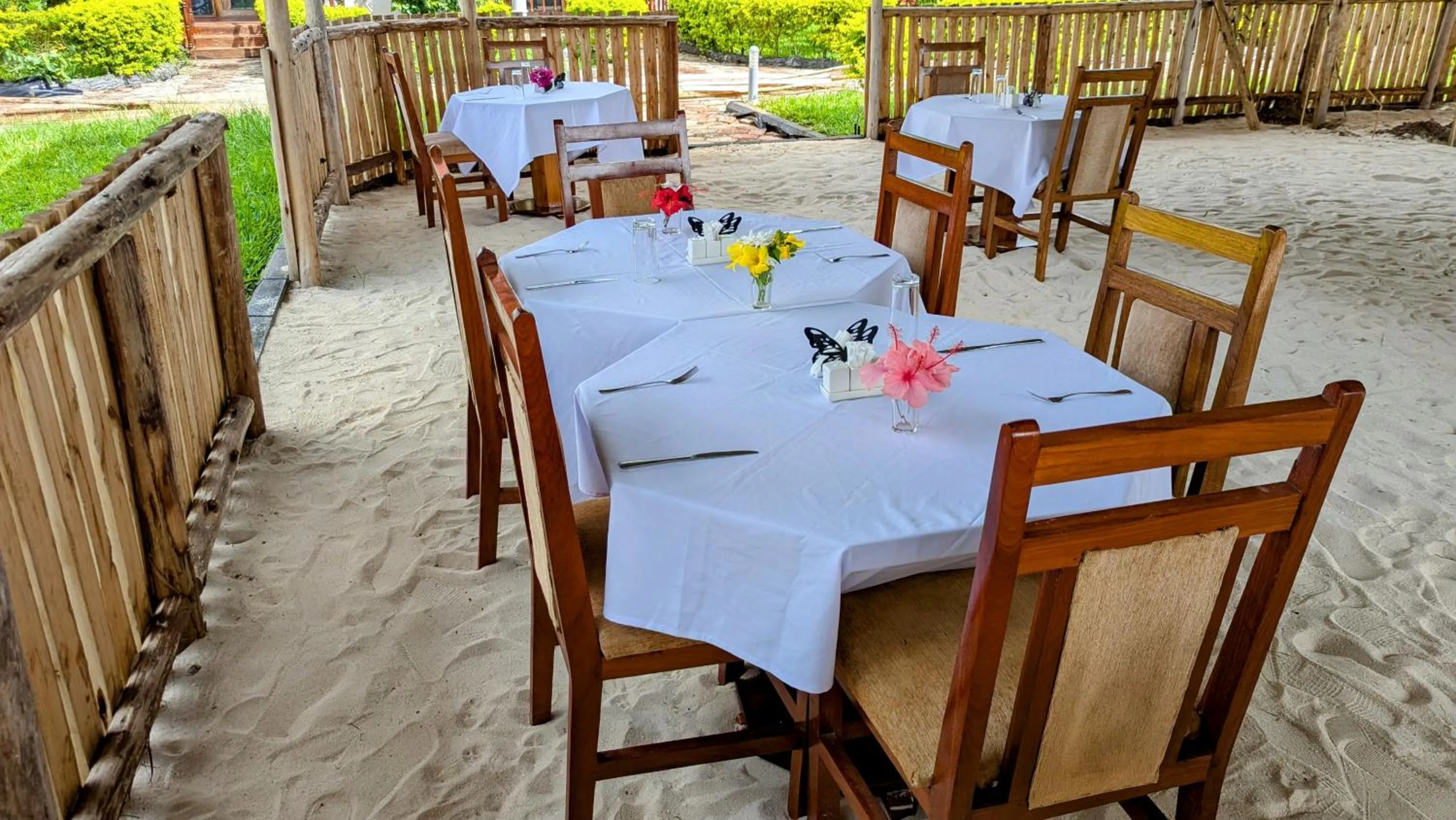 Restaurant/places to eat in Crown View Hotel