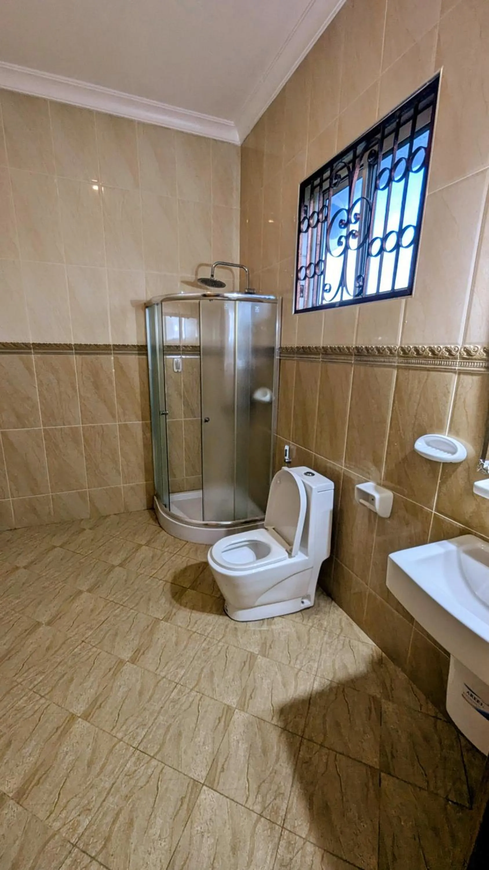 Bathroom in Crown View Hotel