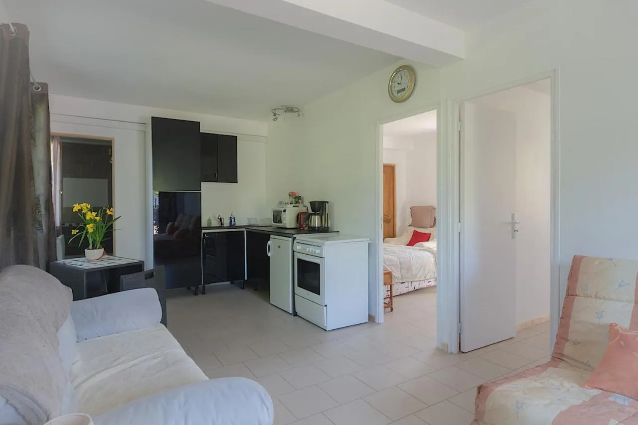 Kitchen or kitchenette, Bed in Le Relais De Dalibray