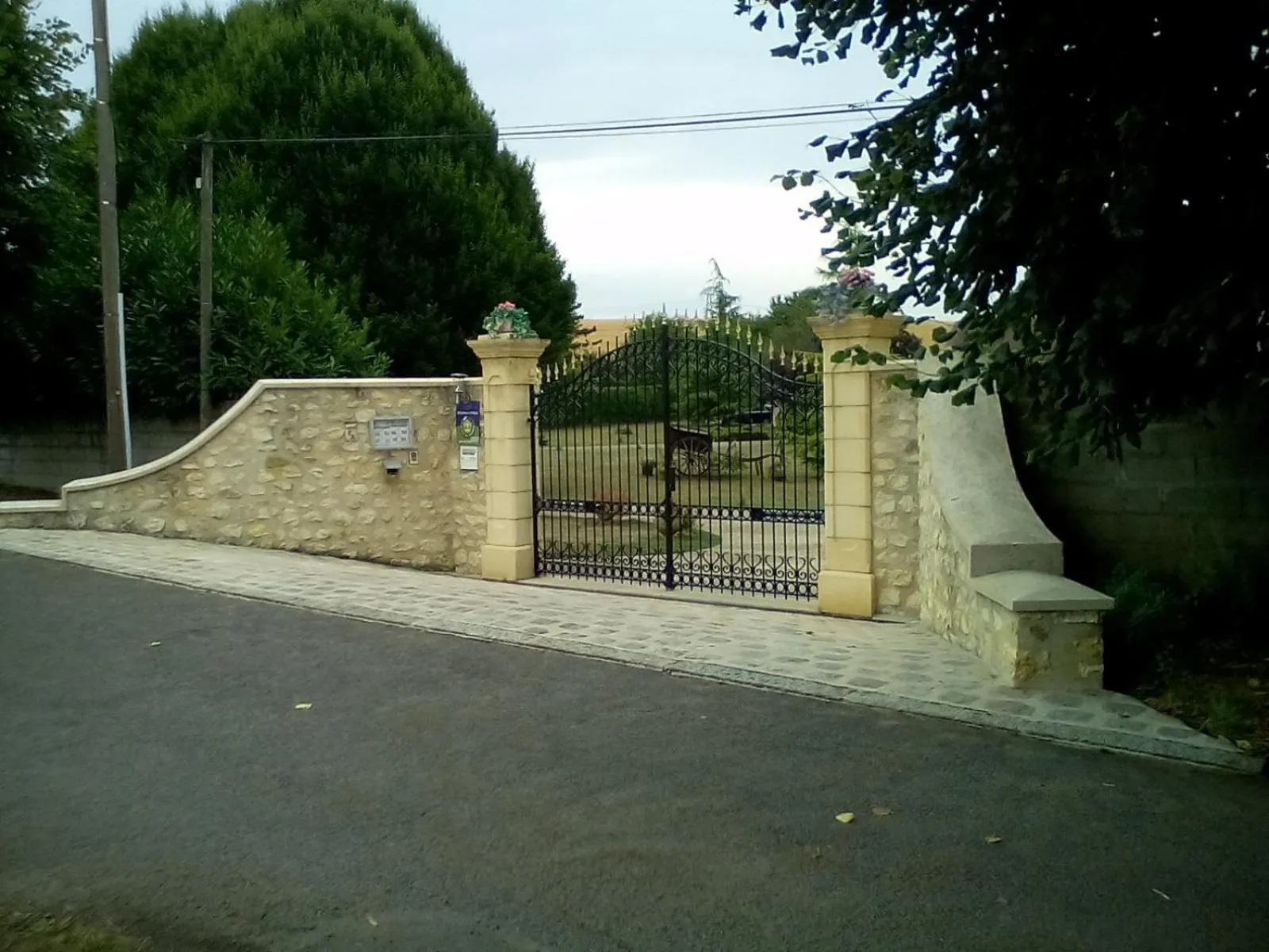 Facade/entrance in Le Relais De Dalibray