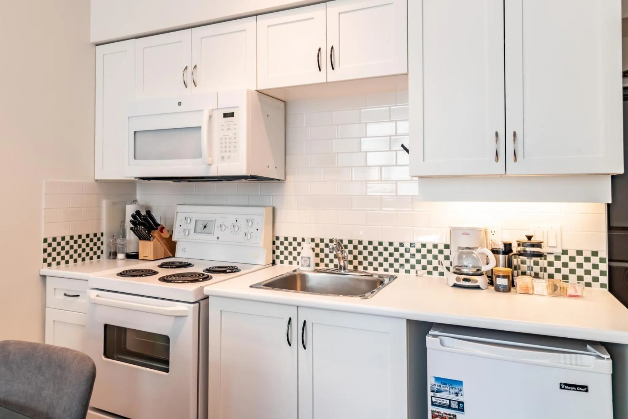 Coffee/tea facilities in Alpenglow Lodge by Elevate Vacations