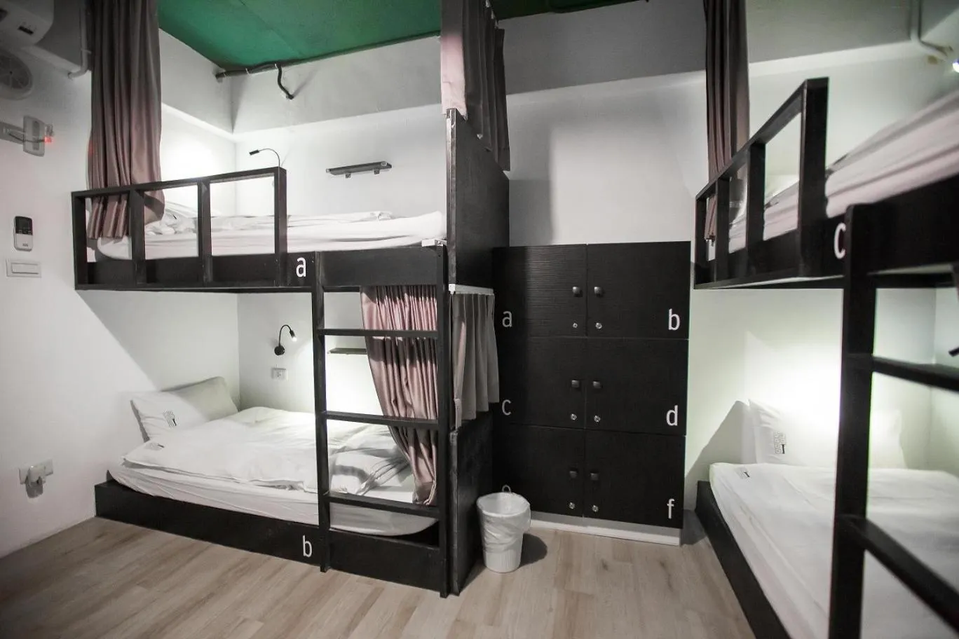 bunk bed, Bed in We Come Hostel