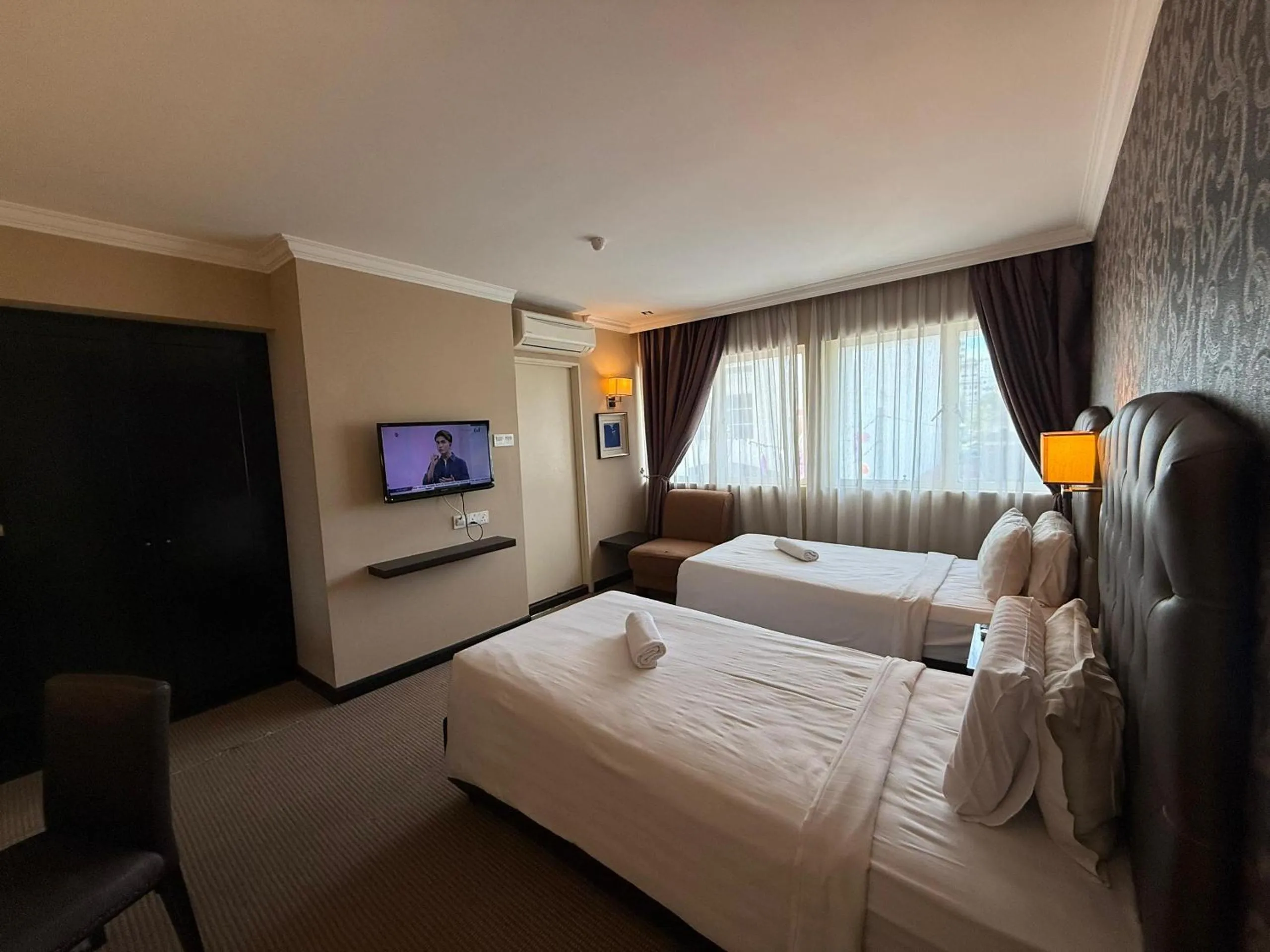 Bedroom, Bed in Merchant Hotel