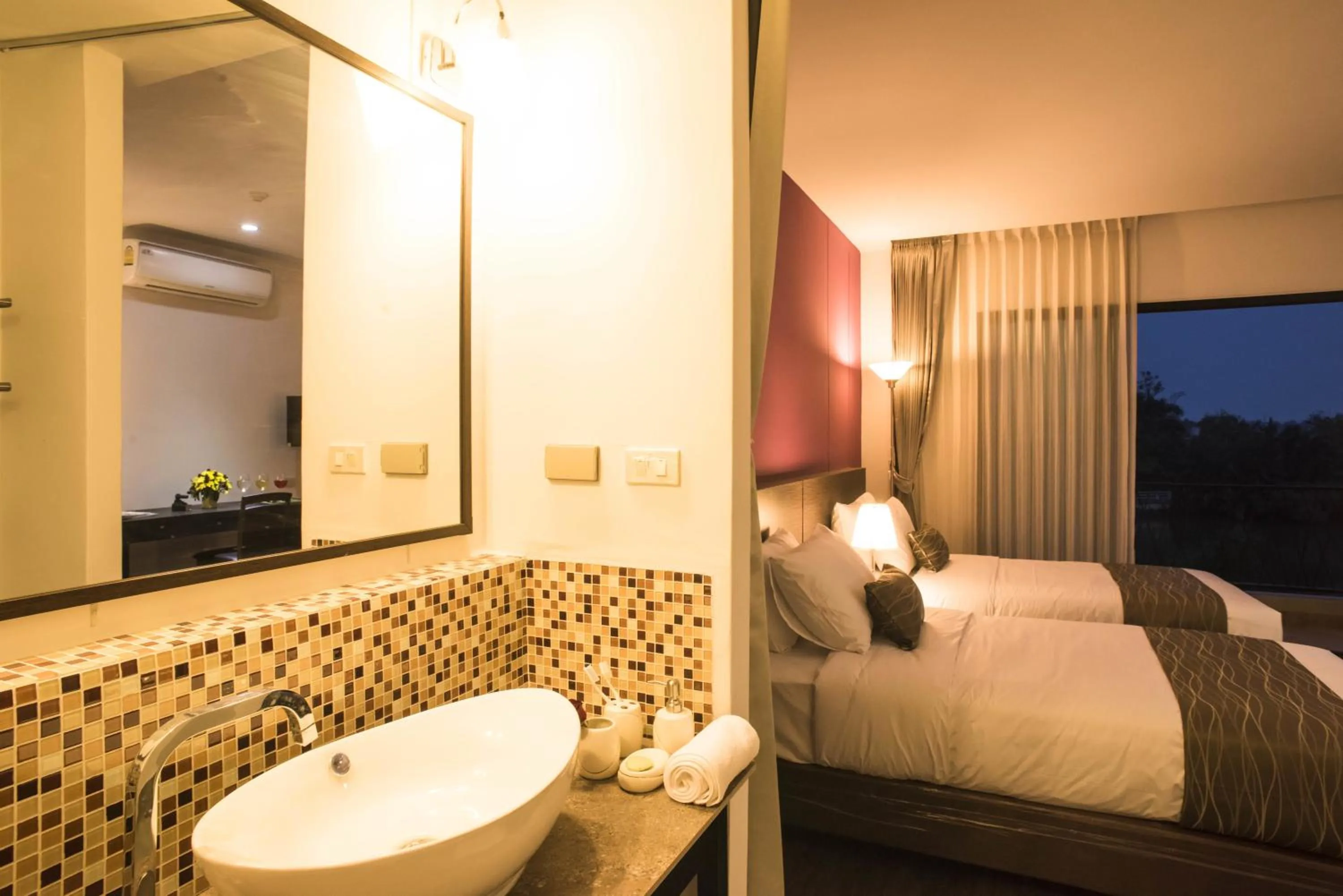 Bathroom, Bed in Coco View Hotel