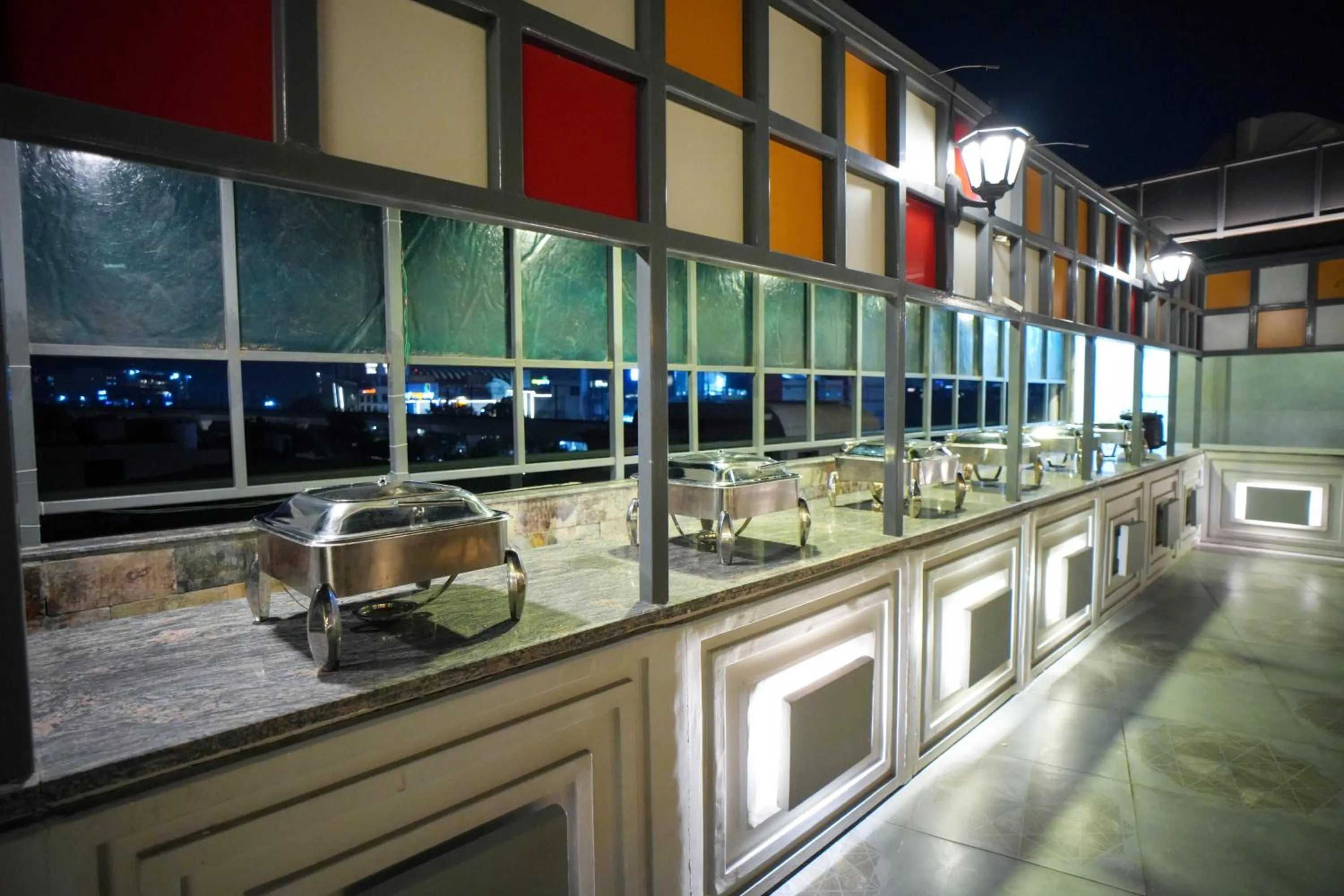 Restaurant/places to eat in Hotel Haris MG Road Gurugram