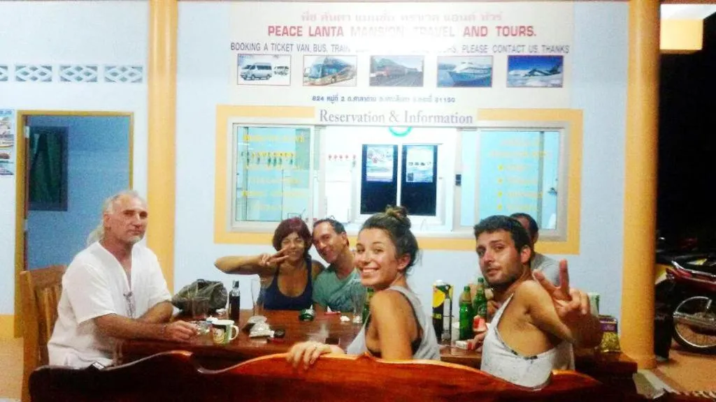 Restaurant/places to eat in Peace Lanta Mansion