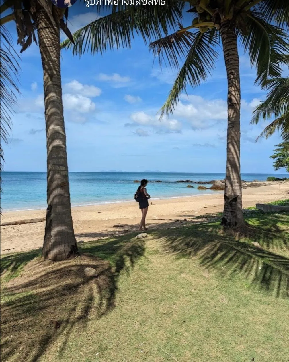 Beach in Peace Lanta Mansion