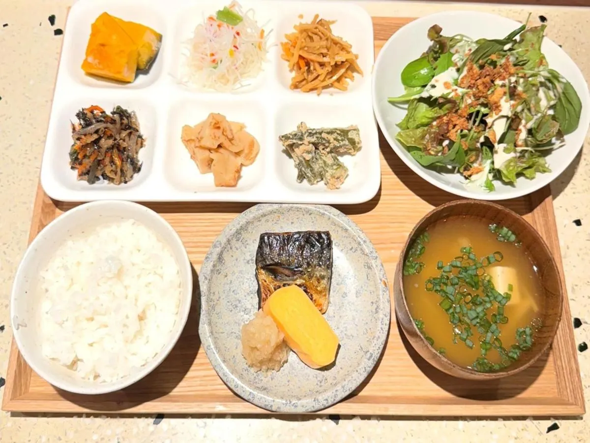 Restaurant/places to eat in Hotel Okus