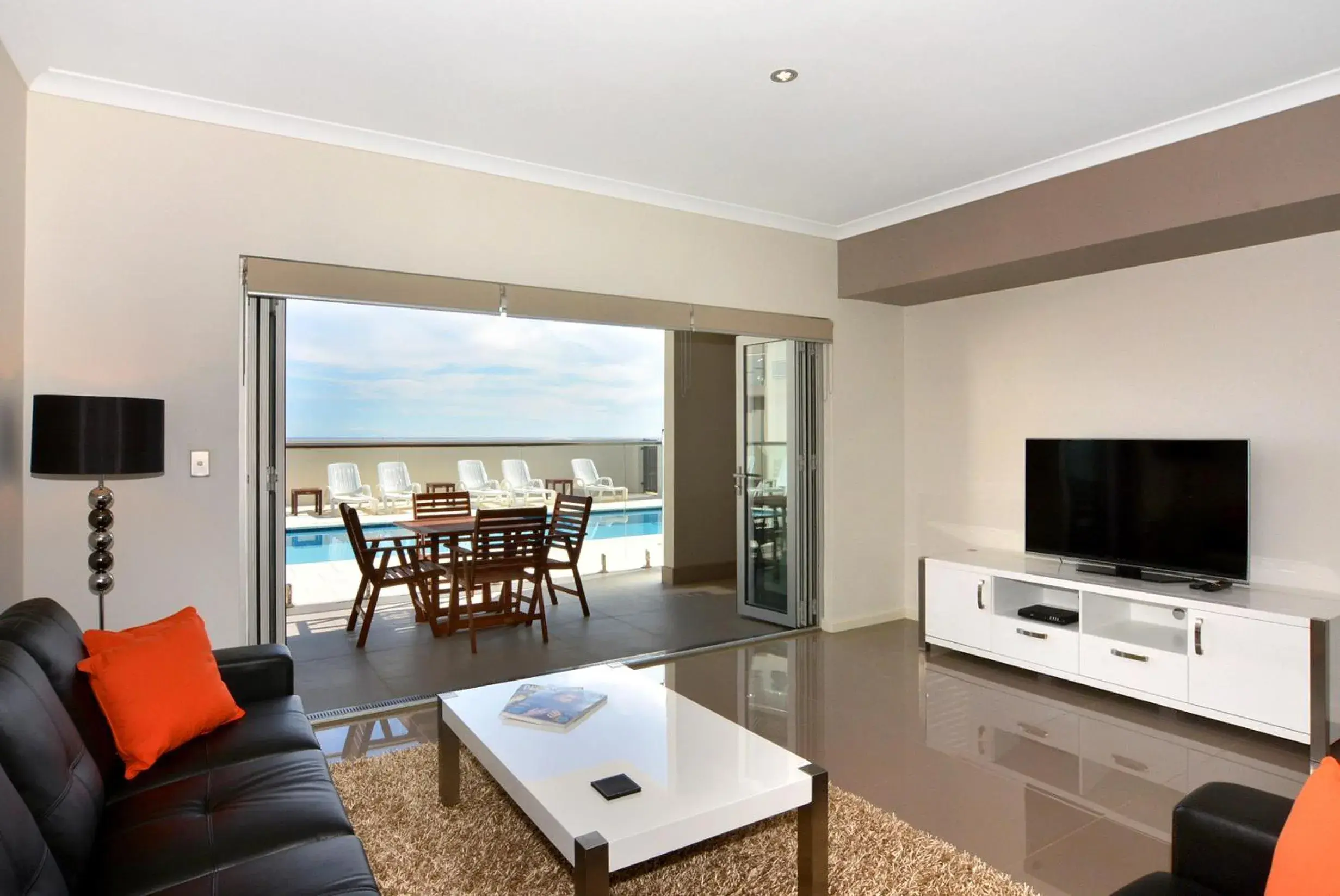 One-Bedroom Apartment - Ground Floor/ Pool View in Bunbury Seaview Apartments One-Bedroom Apartment - Ground Floor/ Pool View in Bunbury Seaview Apartments