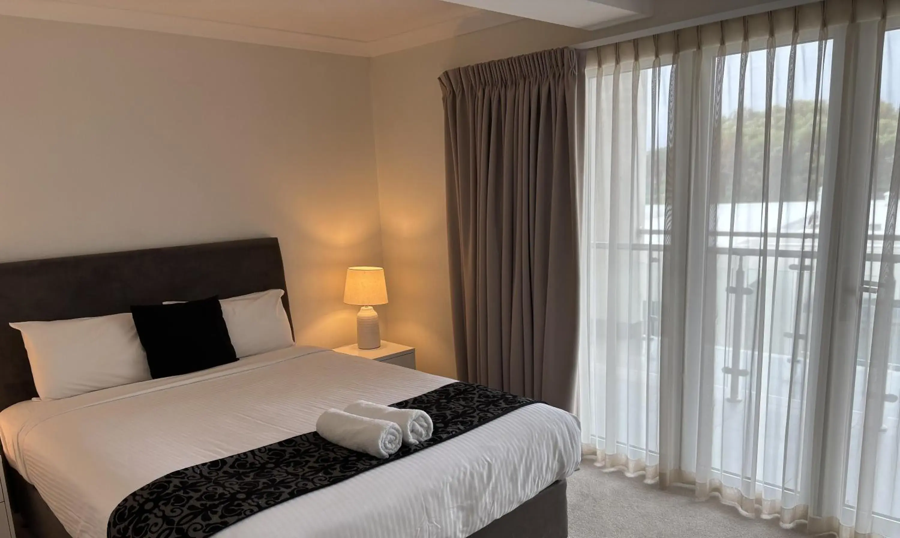 Two-Bedroom One-Bathroom Apartment with Courtyard or Balcony in Bunbury Seaview Apartments Two-Bedroom One-Bathroom Apartment with Courtyard or Balcony in Bunbury Seaview Apartments