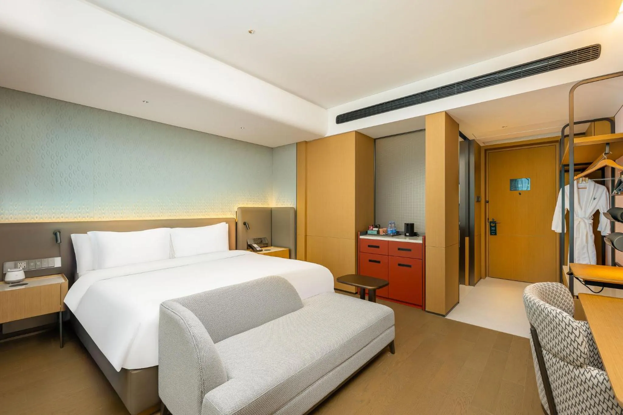 Photo of the whole room, Bed in EVEN Hotel Quanzhou City Center by IHG