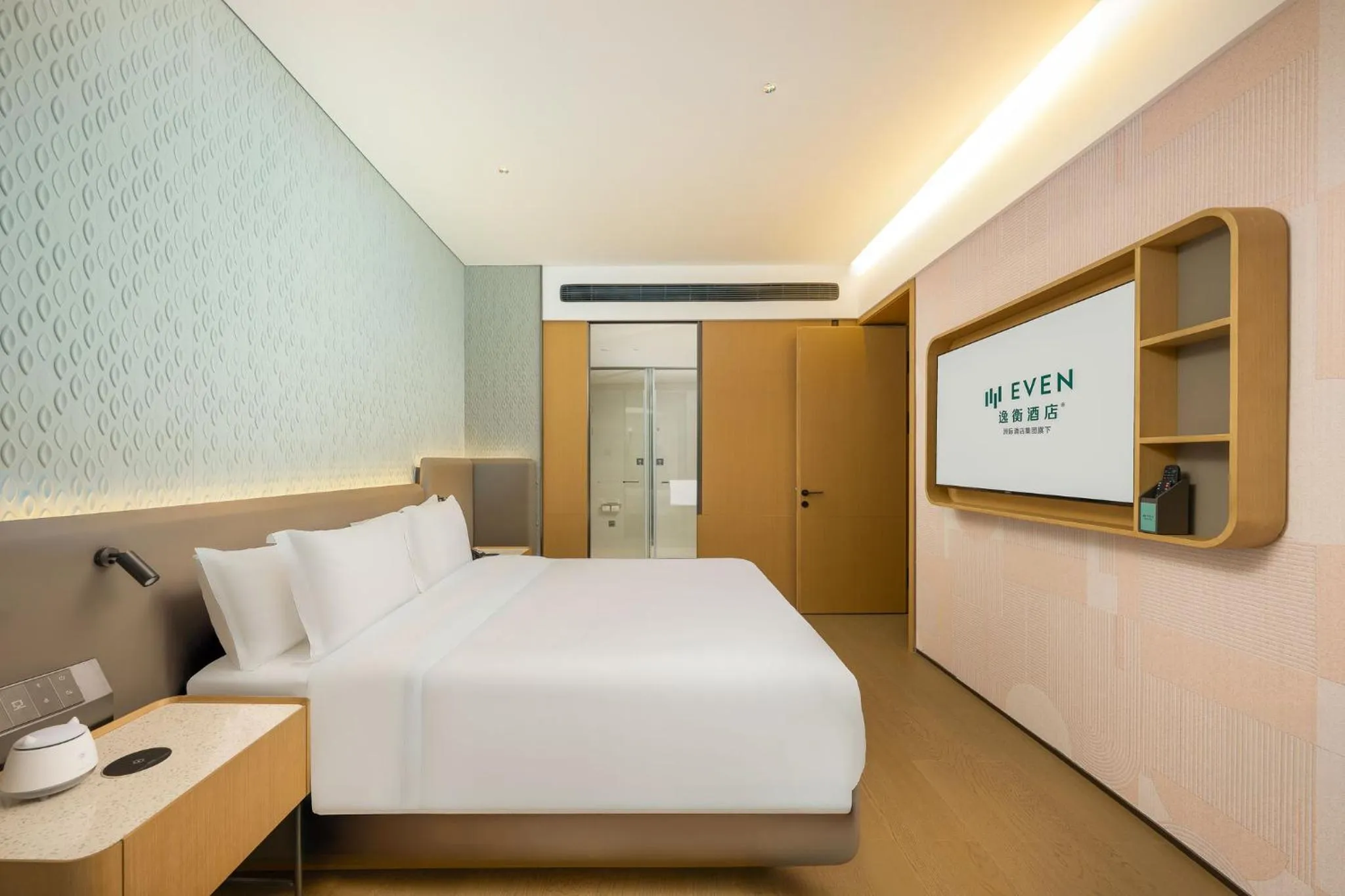Photo of the whole room, Bed in EVEN Hotel Quanzhou City Center by IHG