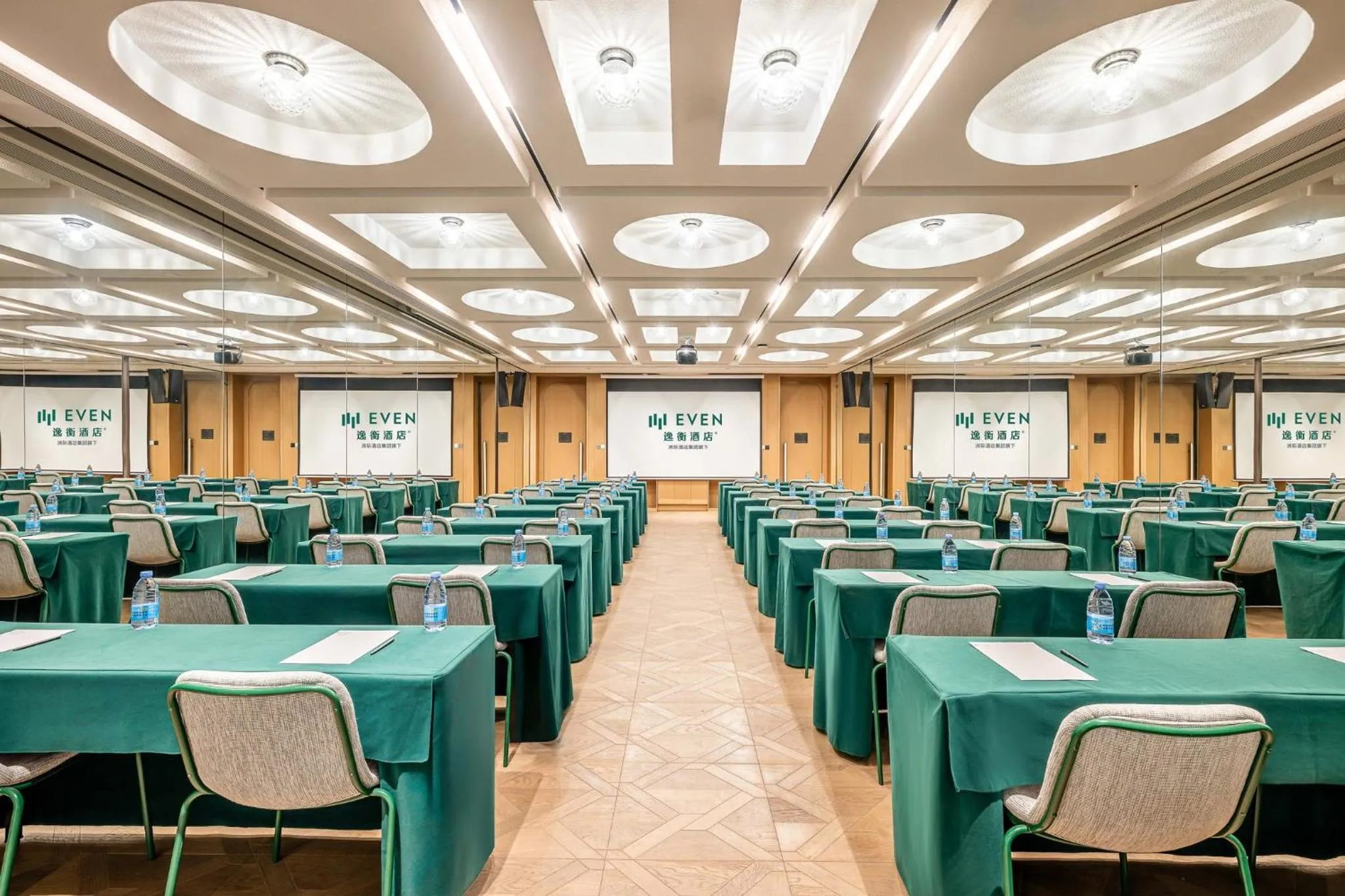 Meeting/conference room in EVEN Hotel Quanzhou City Center by IHG