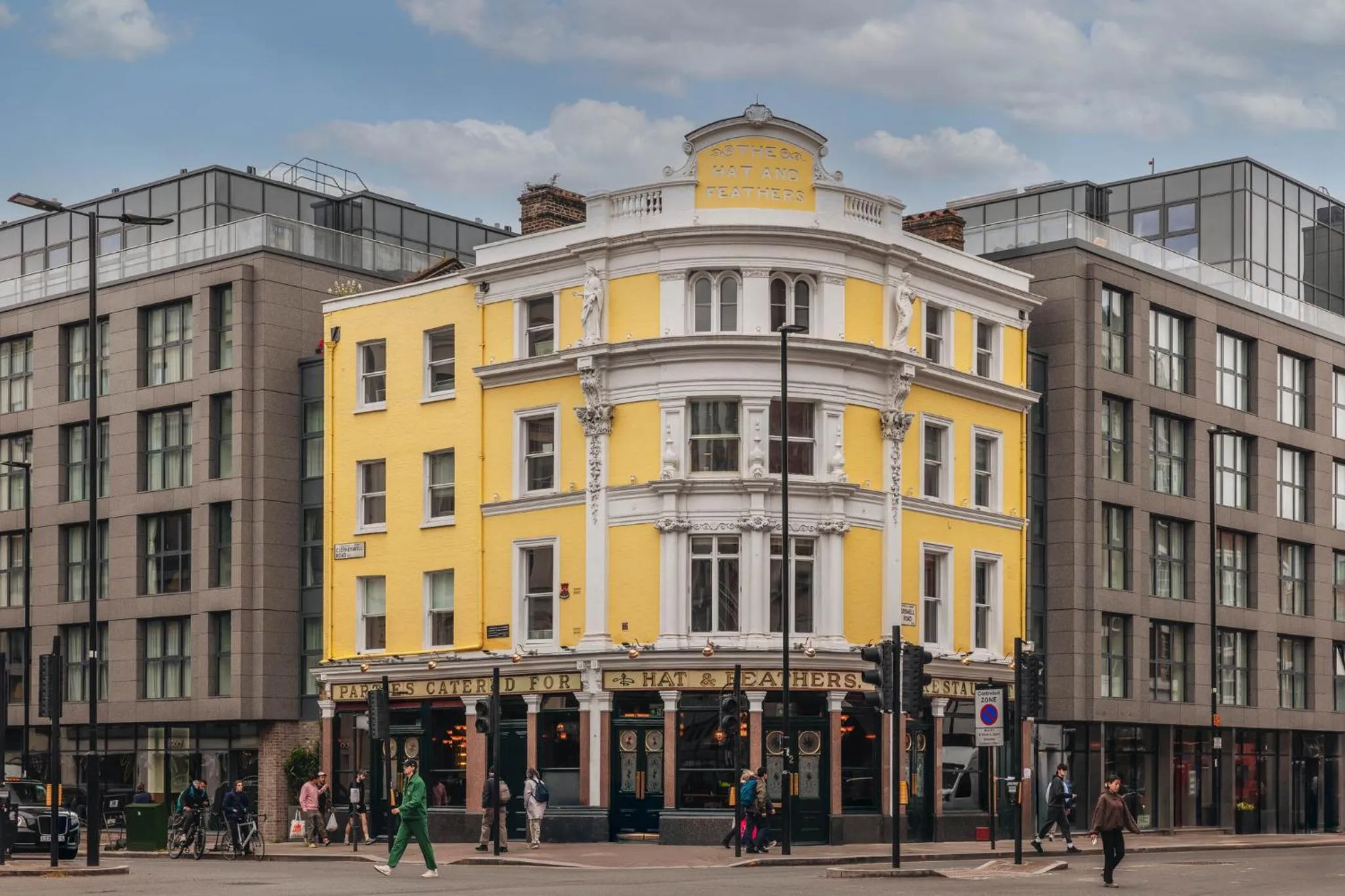 Lounge or bar in Hotel Indigo London Clerkenwell by IHG