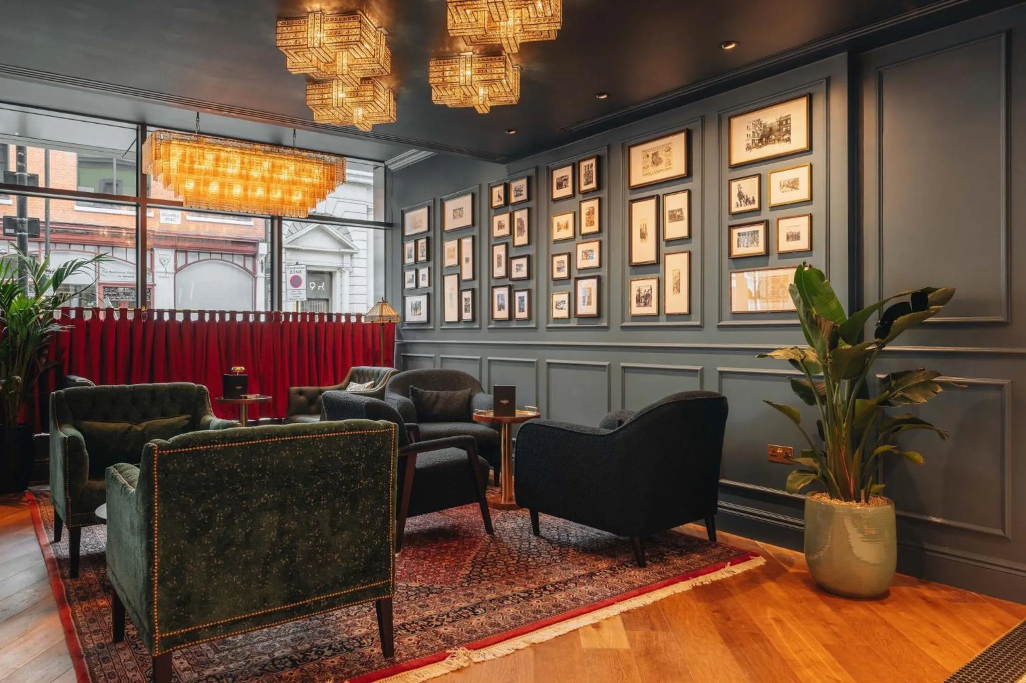 Lounge or bar in Hotel Indigo London Clerkenwell by IHG