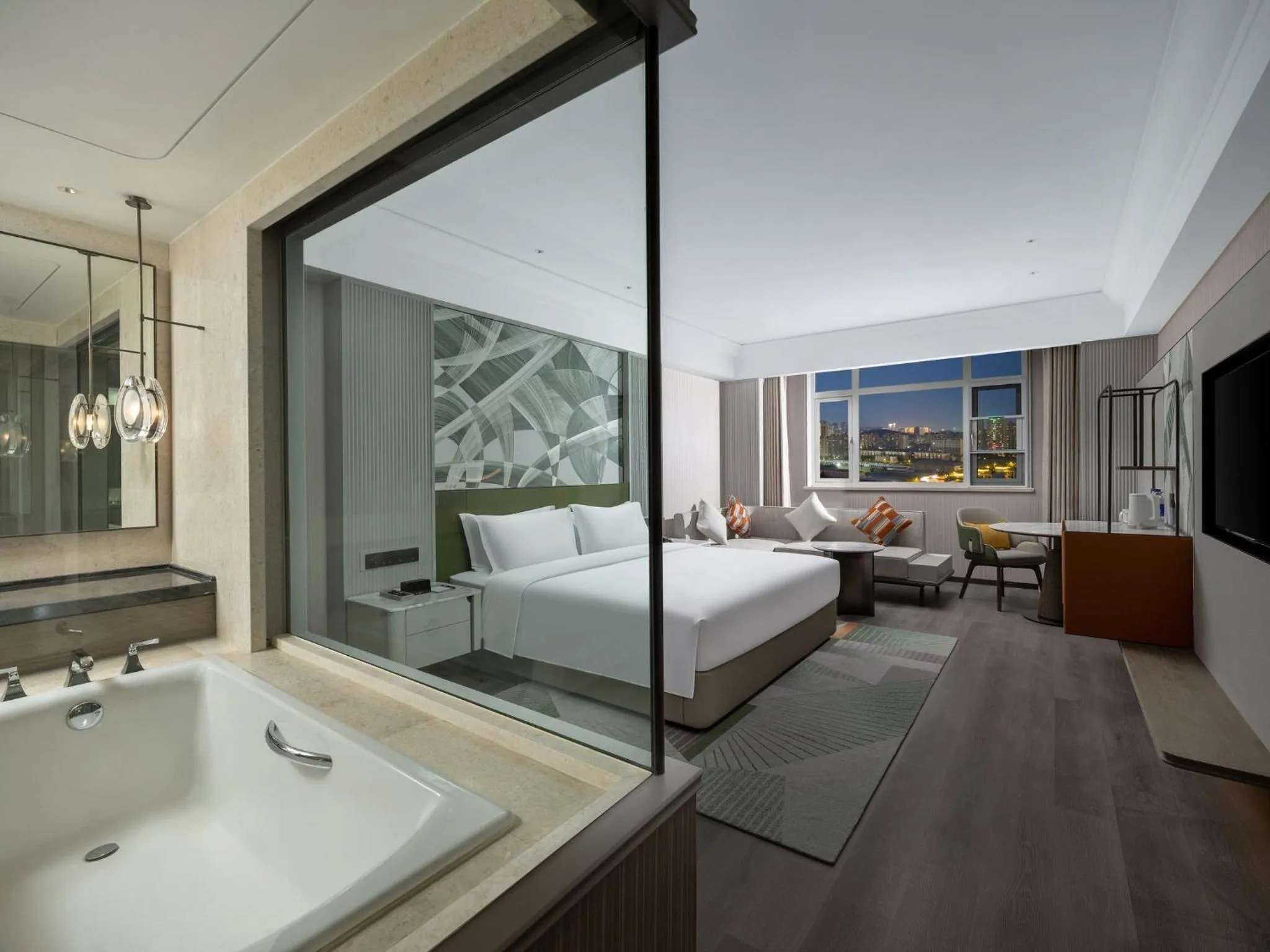 Photo of the whole room, Bed in Holiday Inn Xuzhou Yunquan by IHG