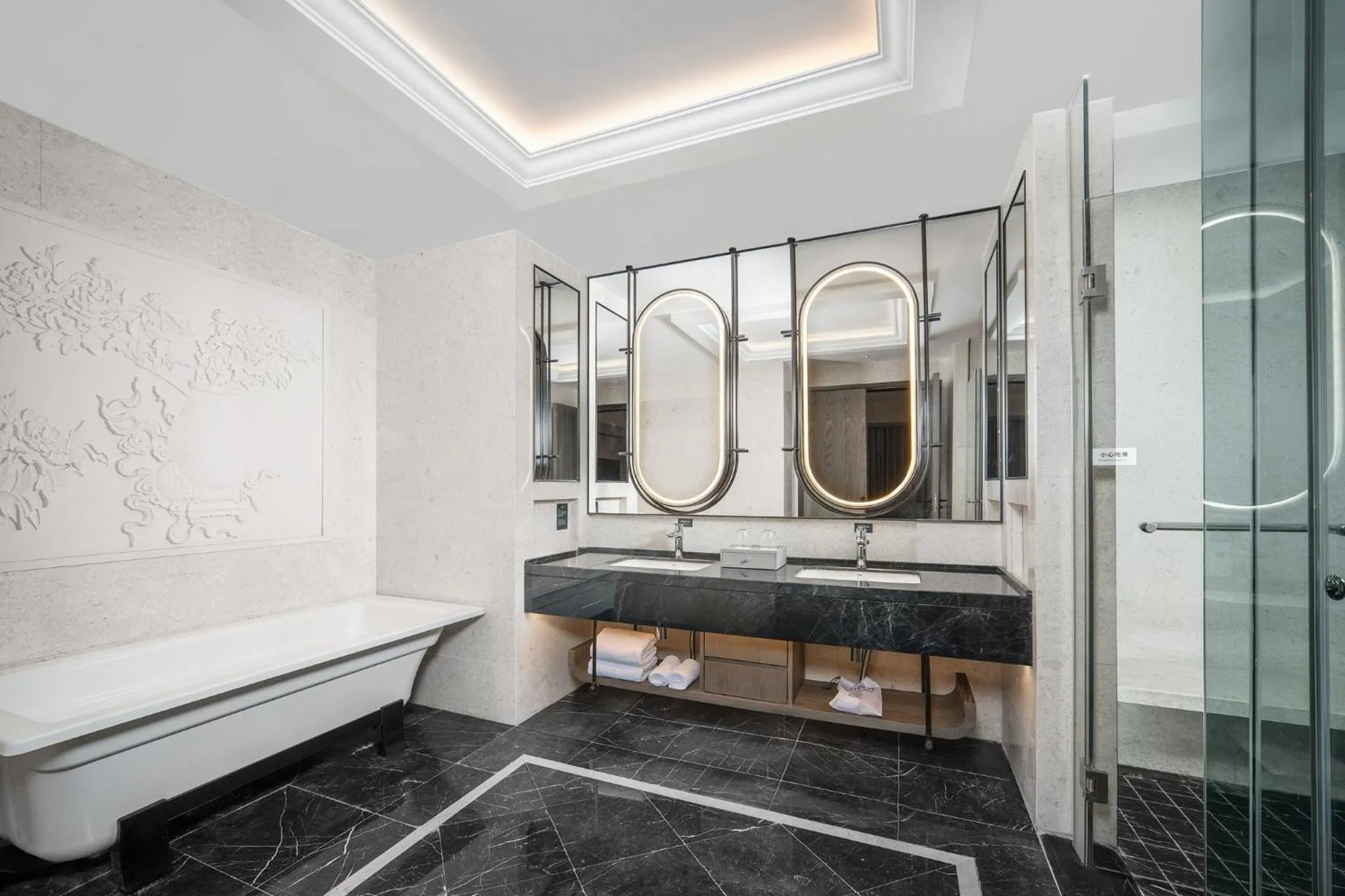 Bathroom in Holiday Inn Xuzhou Yunquan by IHG