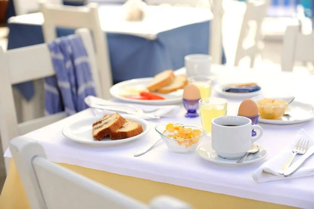 Restaurant/places to eat in Ledra Maleme Hotel