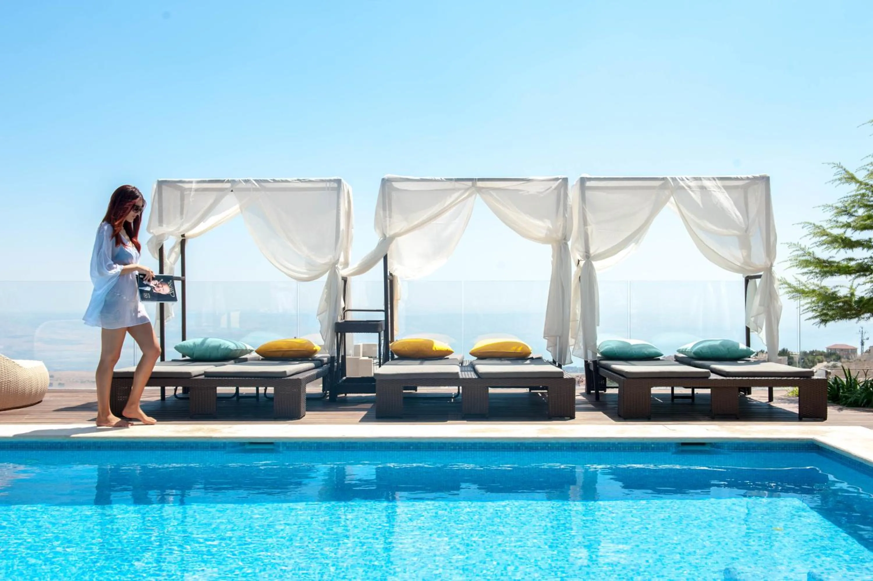 Swimming pool in Chateau Glili