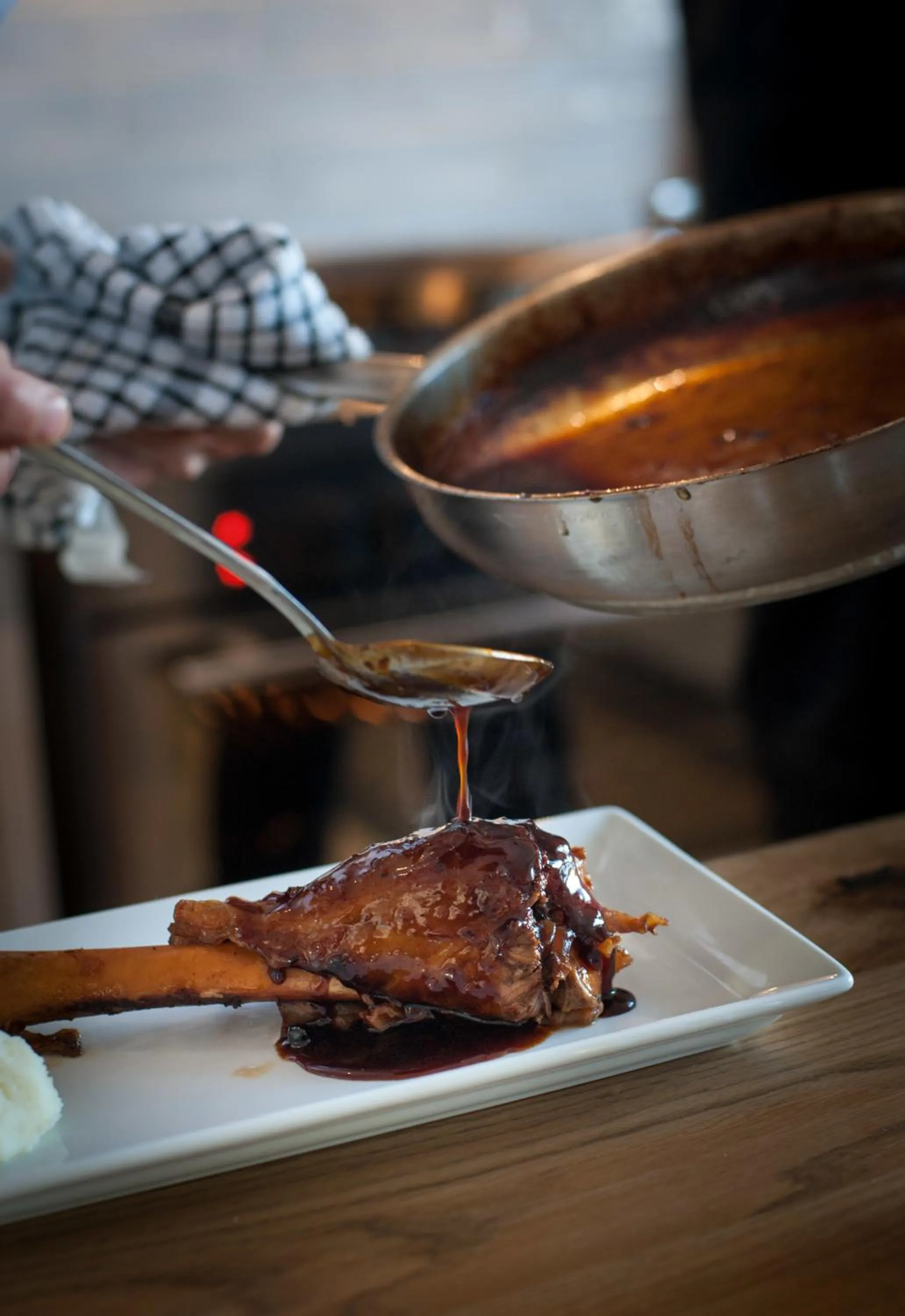 Restaurant/places to eat in Chateau Glili