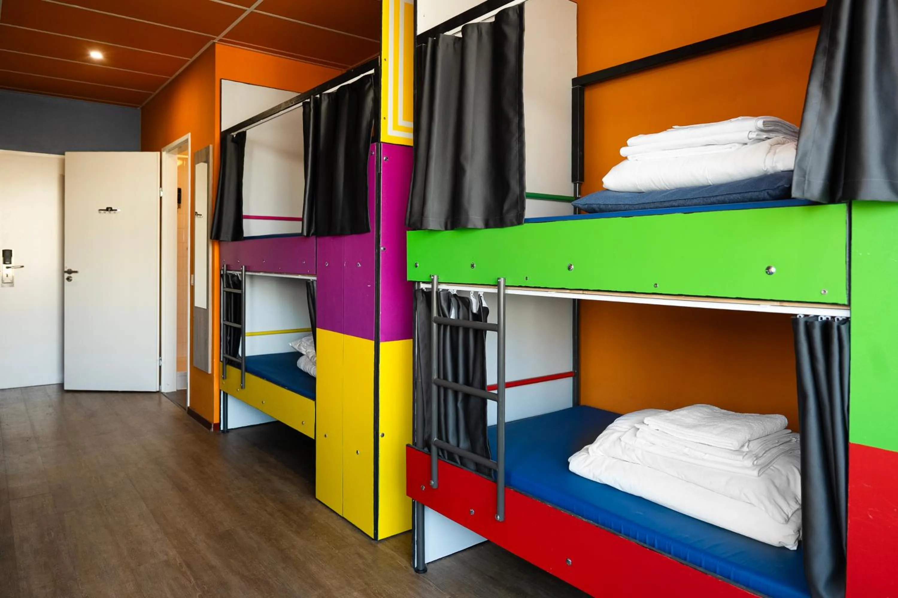 Bed in Amsterdam Teleport Hotel