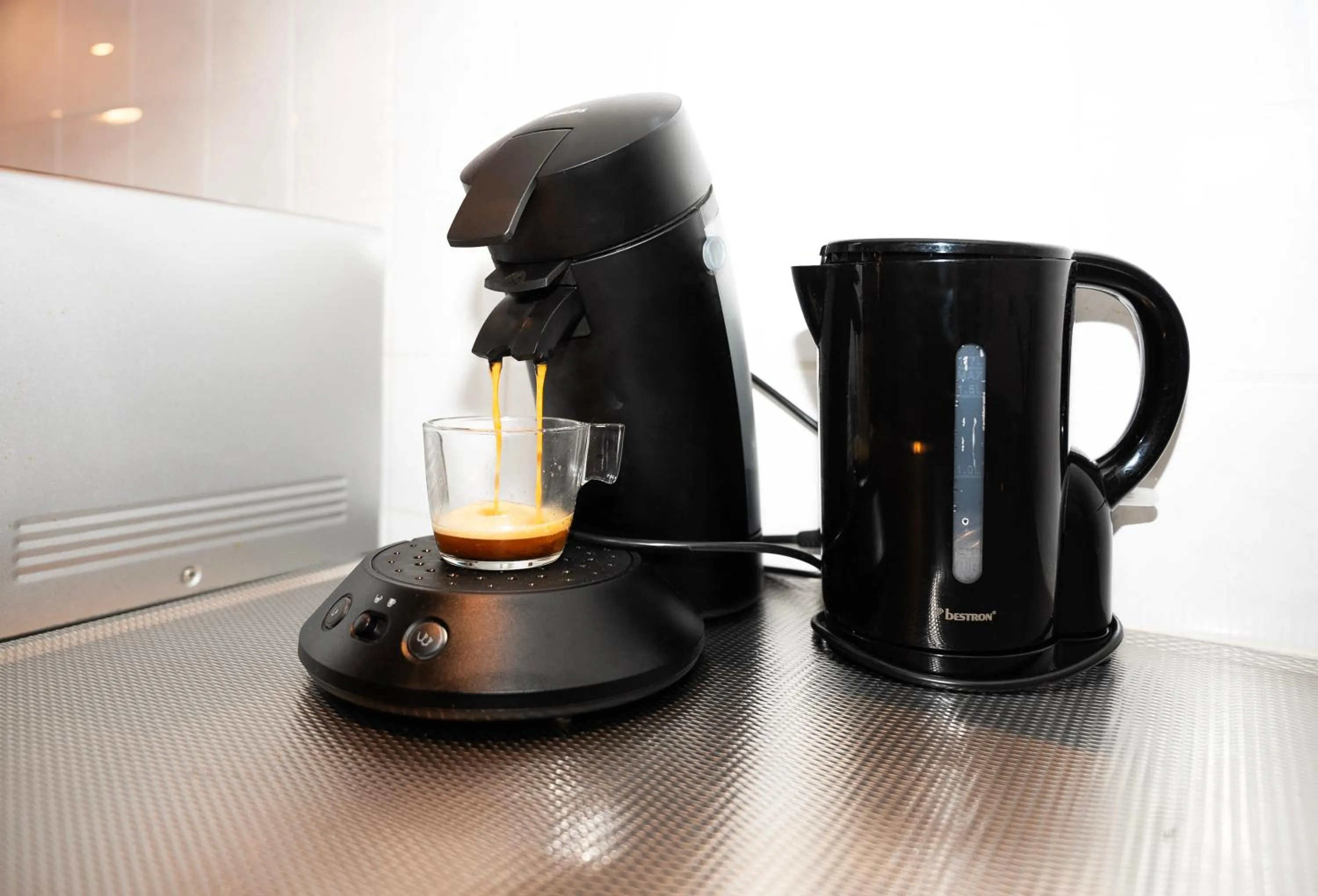 Coffee/tea facilities in Amsterdam Teleport Hotel