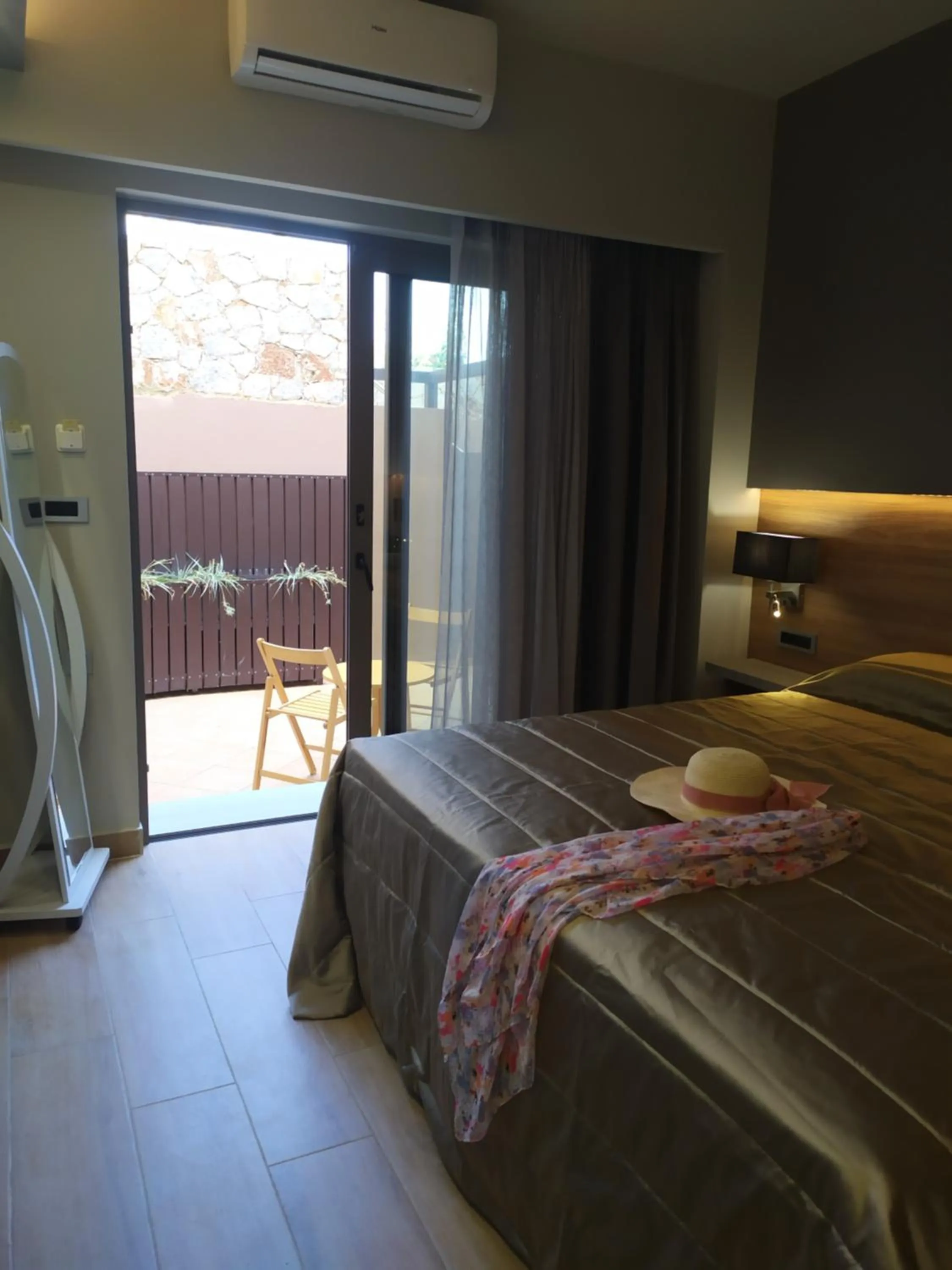 Balcony/Terrace, Bed in Lito Beach Hotel