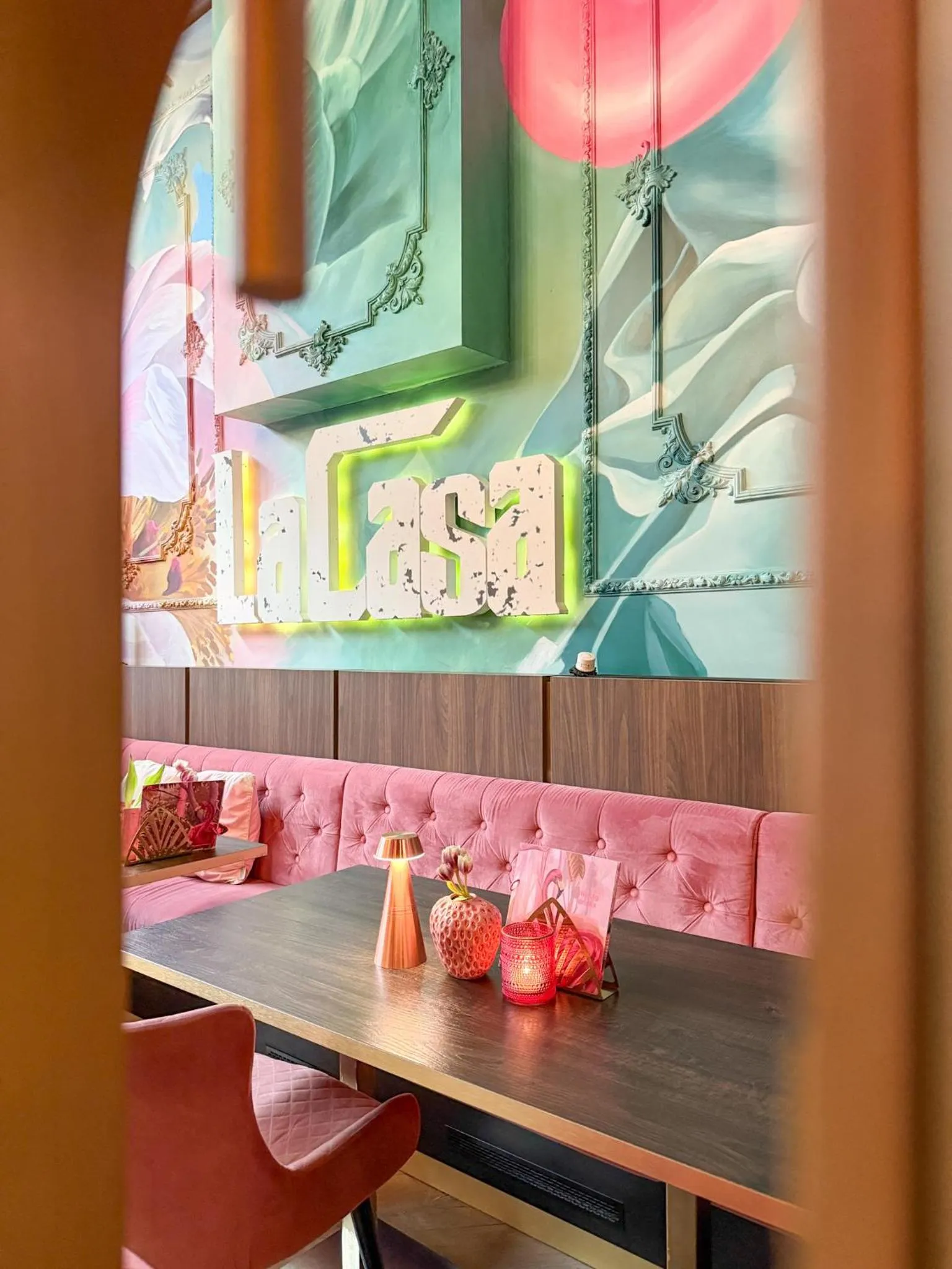 Restaurant/places to eat in Hotel La Casa