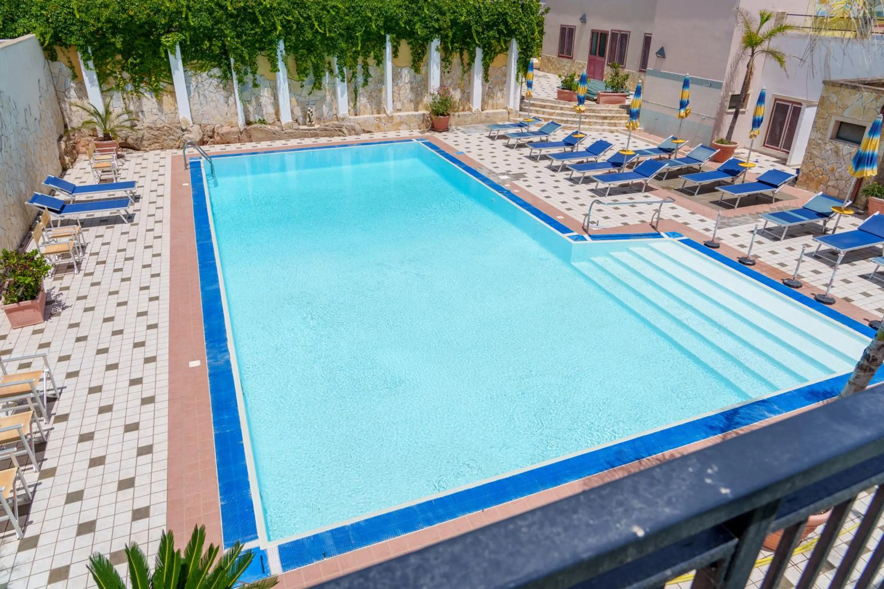 Pool view in Hotel Le Macine