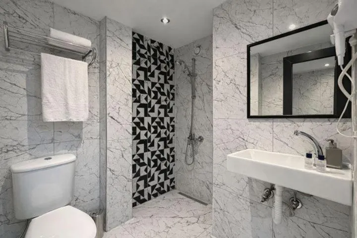 Bathroom in Medi Otel