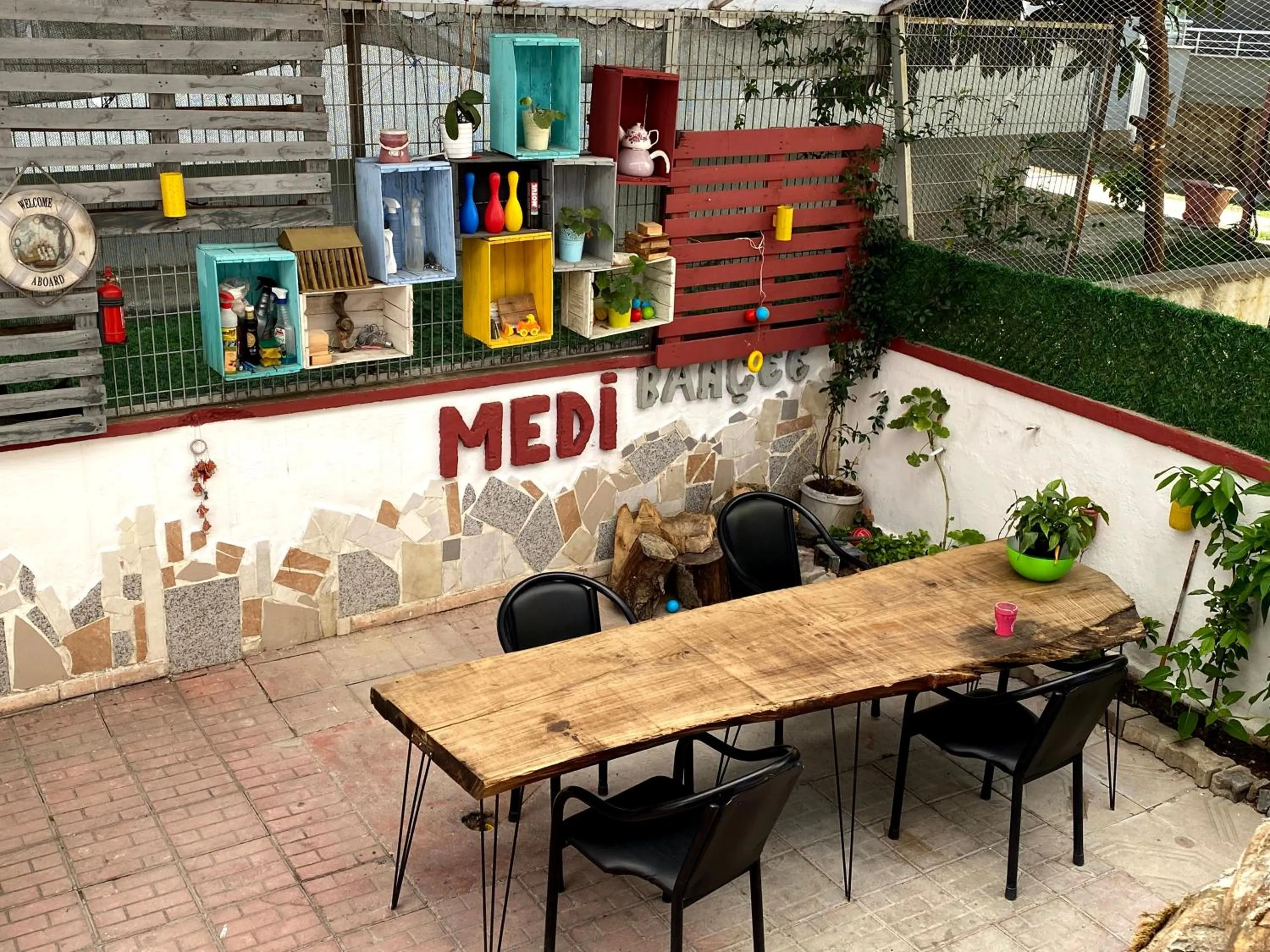 Patio in Medi Otel