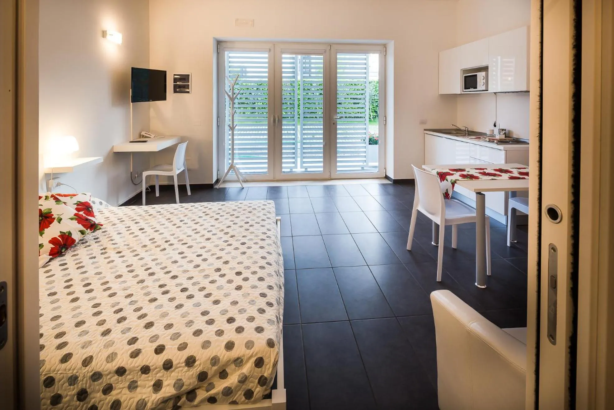 Day, Bed in Residence Peloni