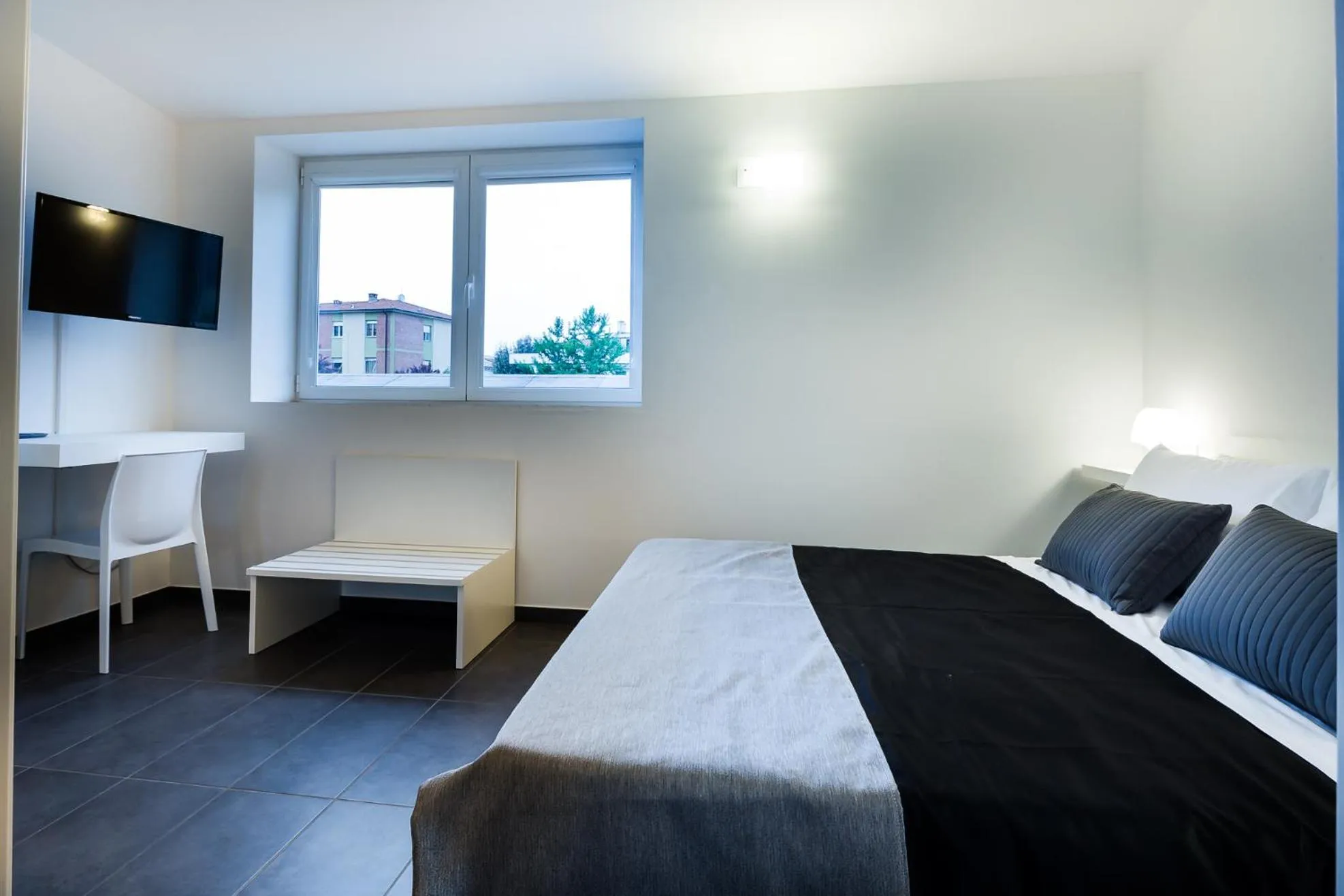 Day, Bed in Residence Peloni