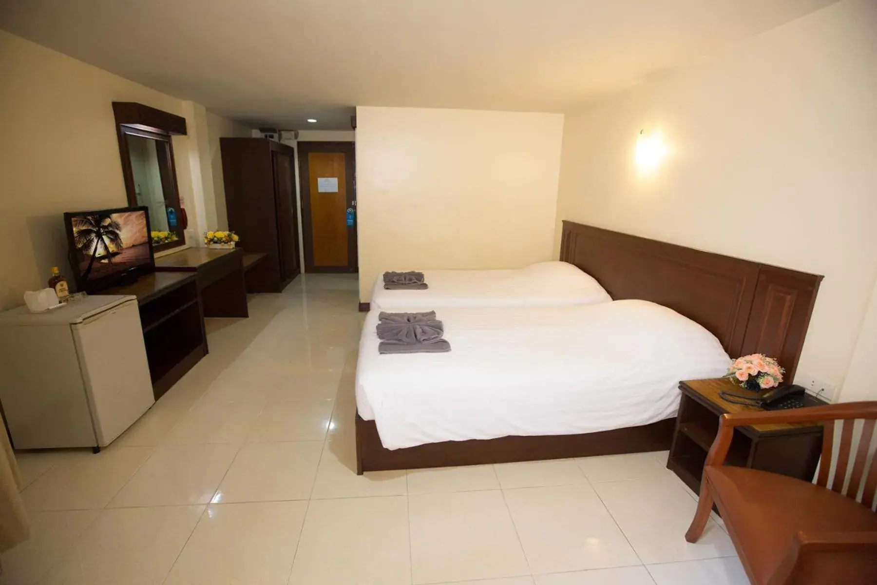 Superior Twin Room in Twin Palms Resort Pattaya, SHA Extra Plus Certified Superior Twin Room in Twin Palms Resort Pattaya, SHA Extra Plus Certified